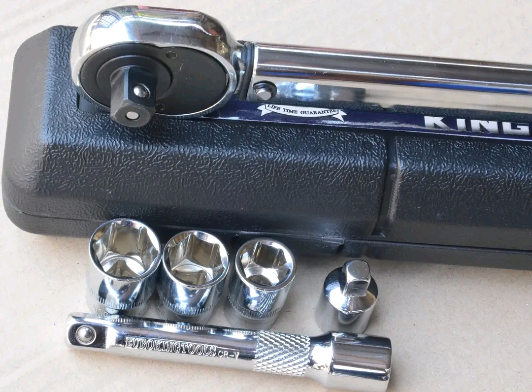 ประแจปอนด์ ยี่ห้อ EURO KING TOOLS 4 หุน 28-210 Nm.