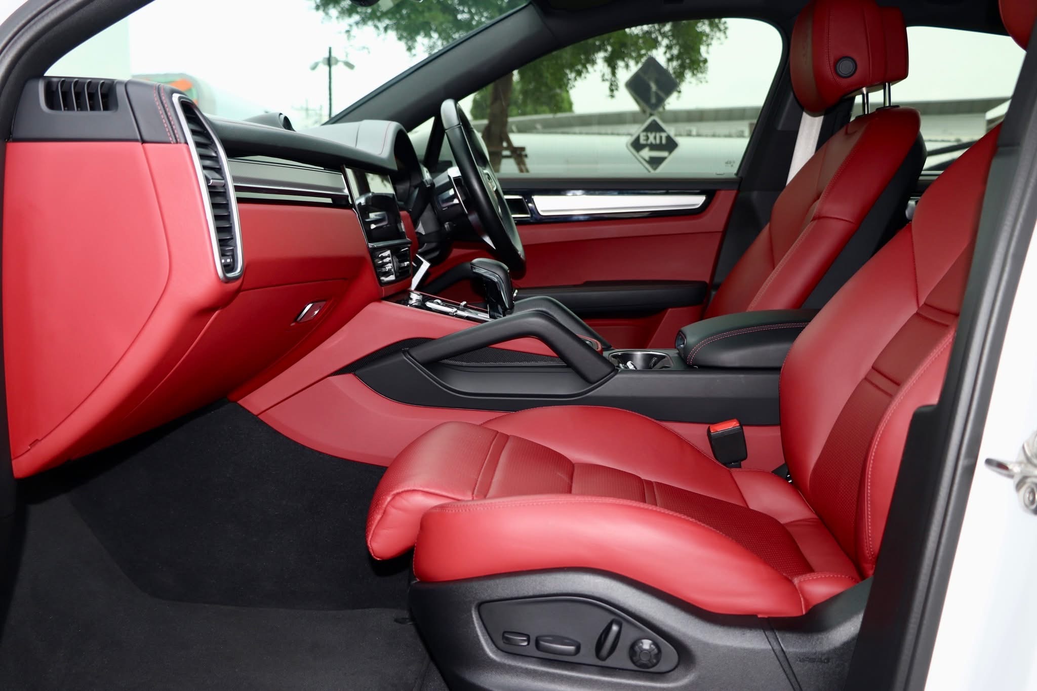 PORSCHE CAYENNE 3.0 E-HYBRID COUPE Platinum Edition ปี 2023