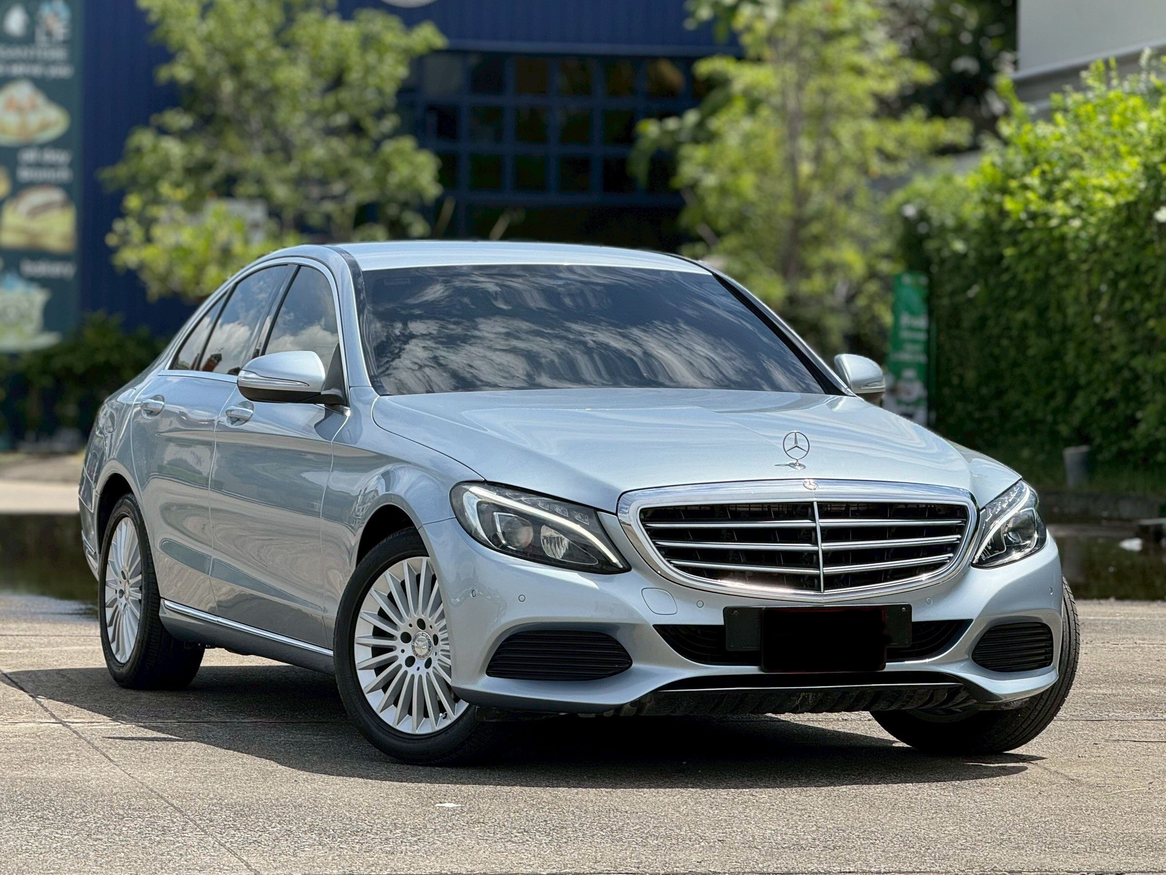 Benz C180 1.6 Exclusive w205 AT สีเทาอมฟ้า ปี2015