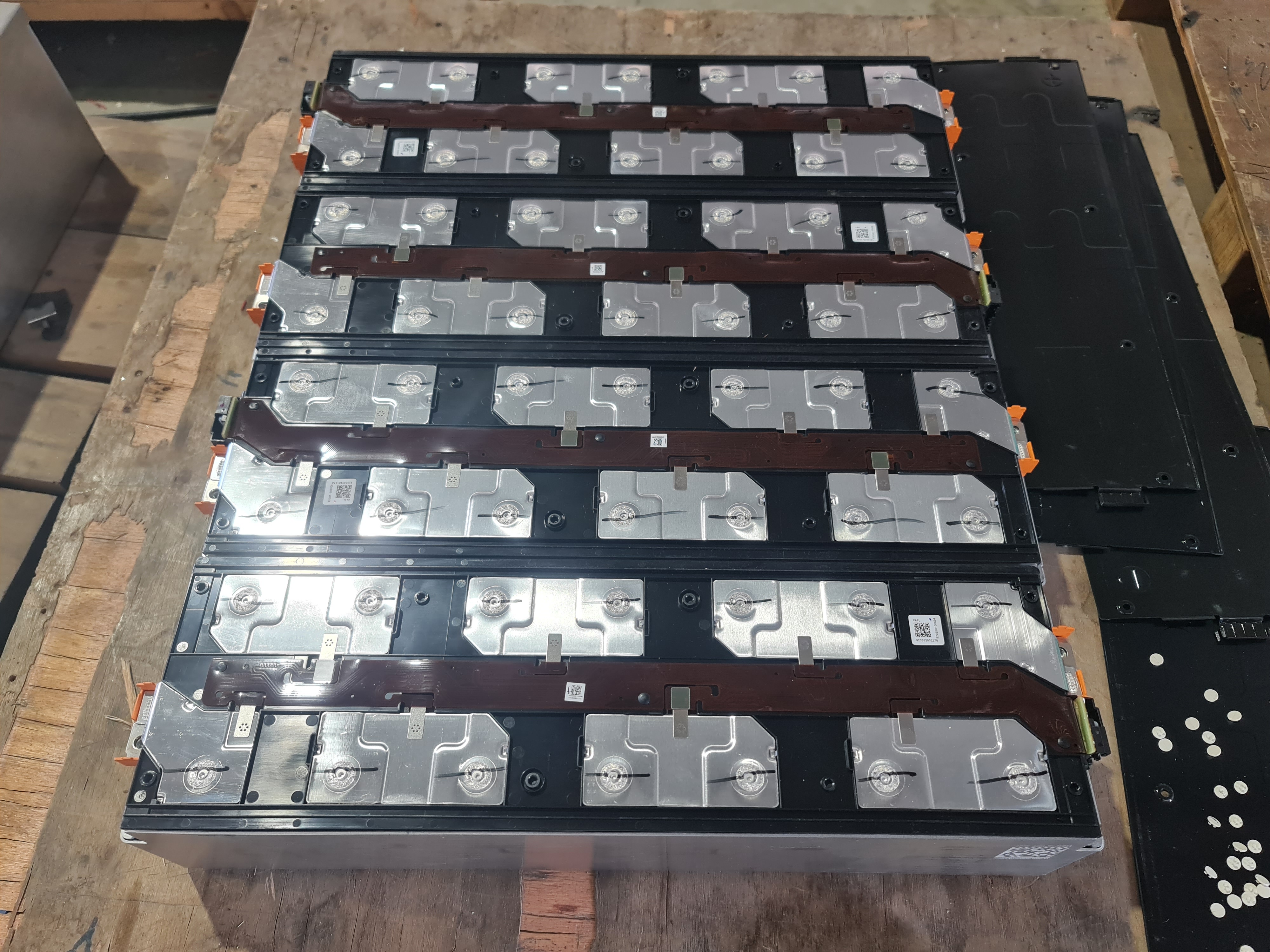 แบตเตอรี่ลิเทียม CATL 130ah 32S 118v HV BMS relay battery lithium LFP