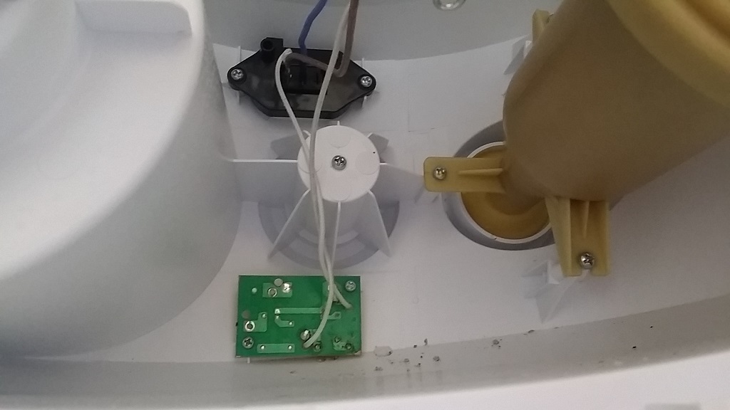 ซ่อมเตารีดไอน้ำ ยี่ห้อ Electrolux รุ่น EGS2003 อาการไอน้ำไม่ออก