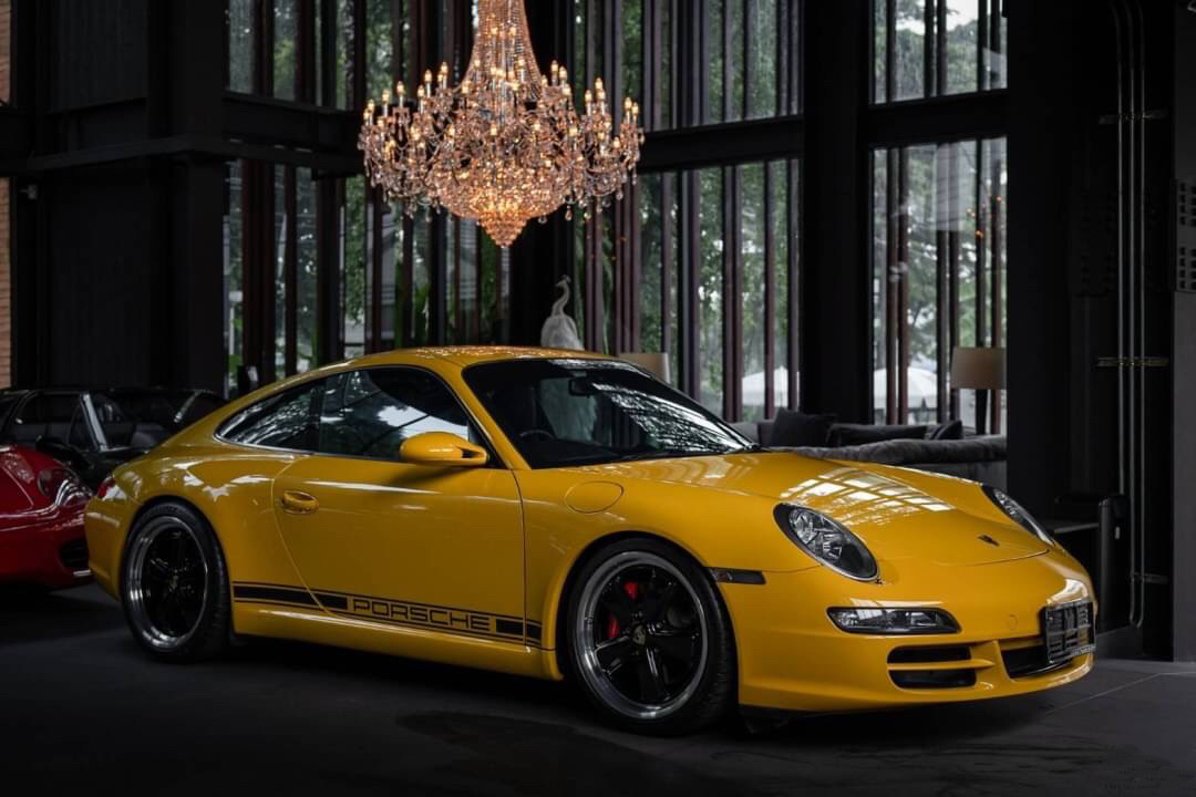 Porsche Carrera S 997 MK1 speed yellow