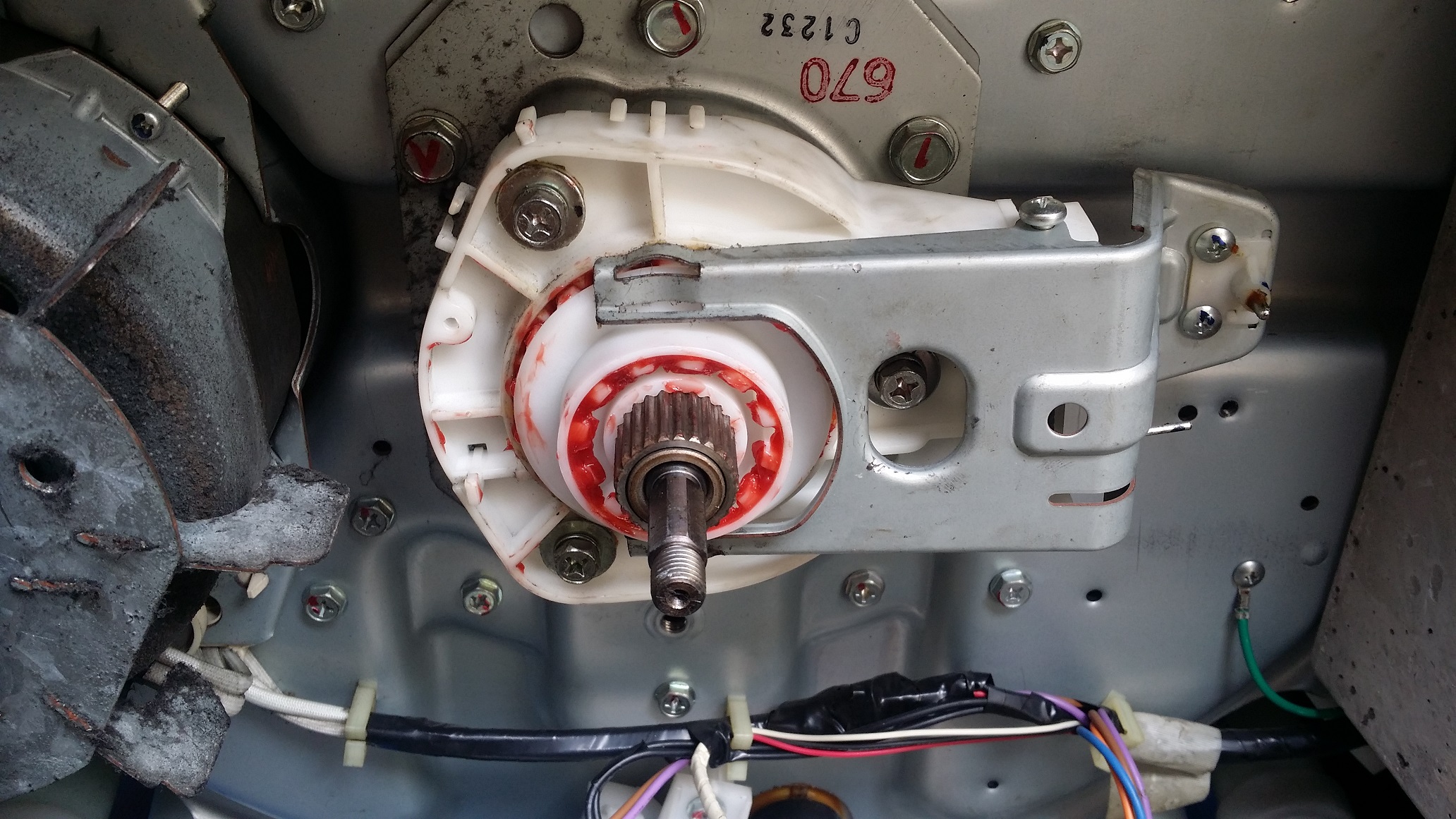 ซ่อมเครื่องซักผ้า ยี่ห้อ HITACHI รุ่น SF-140KJS อาการปั่นแห้งไม่ได้ ขึ้น Error F9