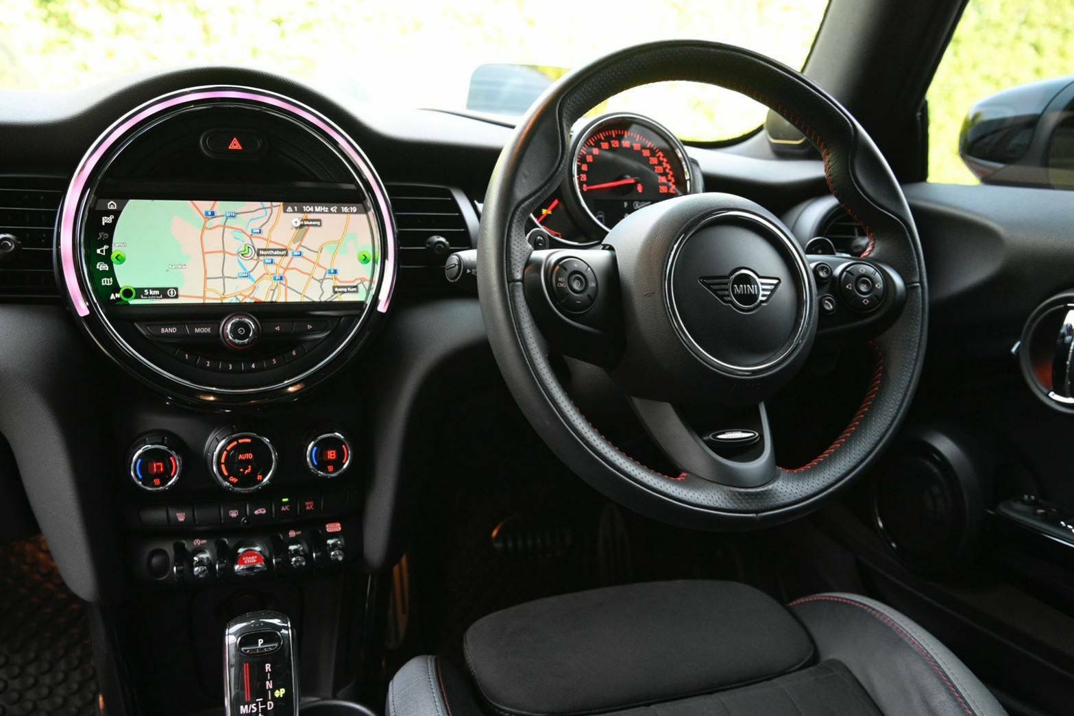 MINI John Cooper Works LCI ปี 2020