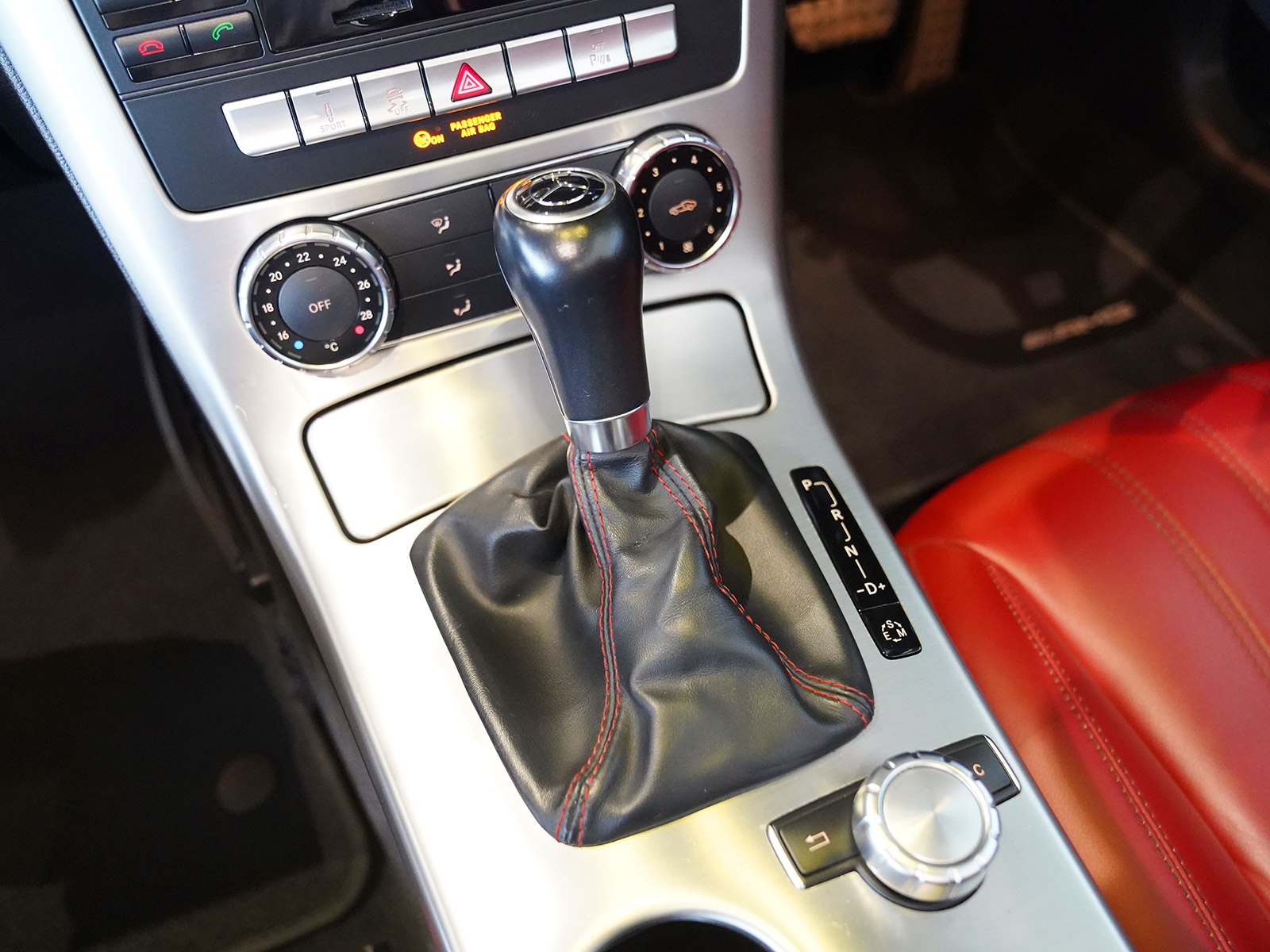 MERCEDES BENZ SLK200 AMG ปี 2011