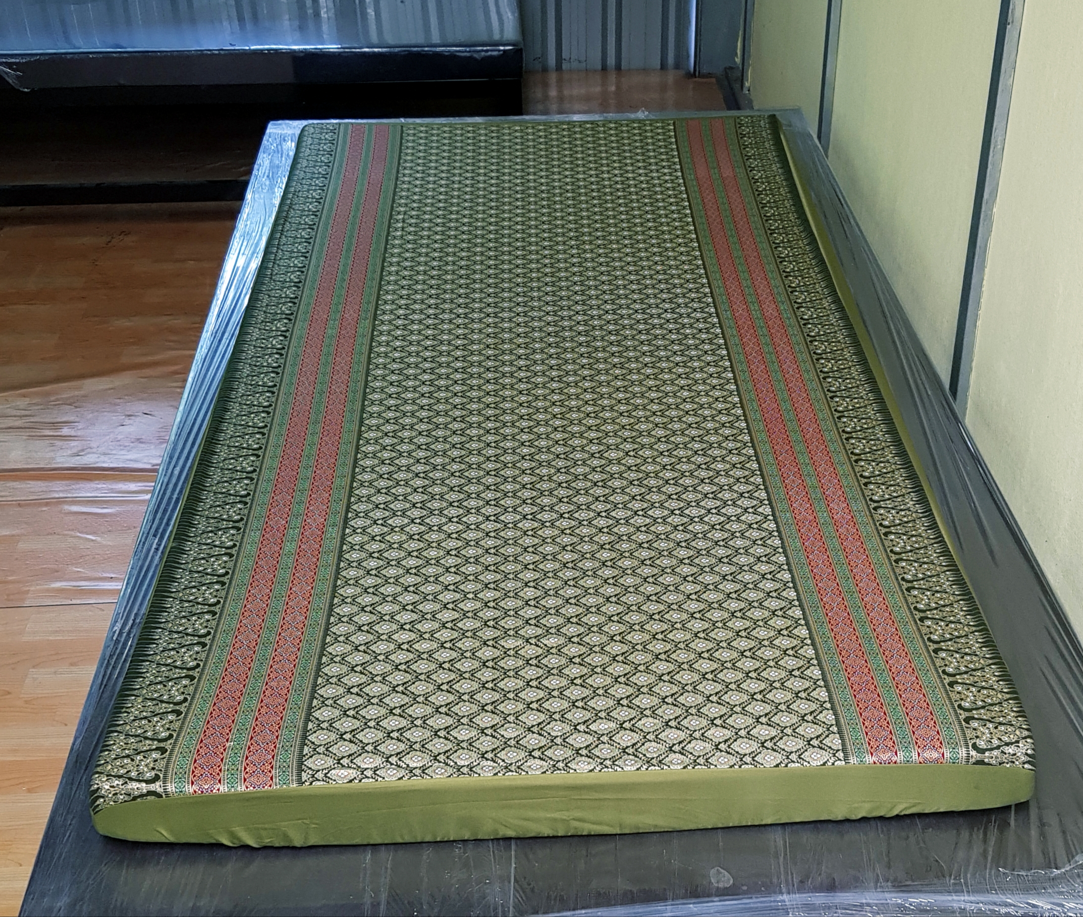 ผ้าปูเบาะนวดไทย ผ้าพิมพ์ทองลายไทย พร้อมปลอกหมอน