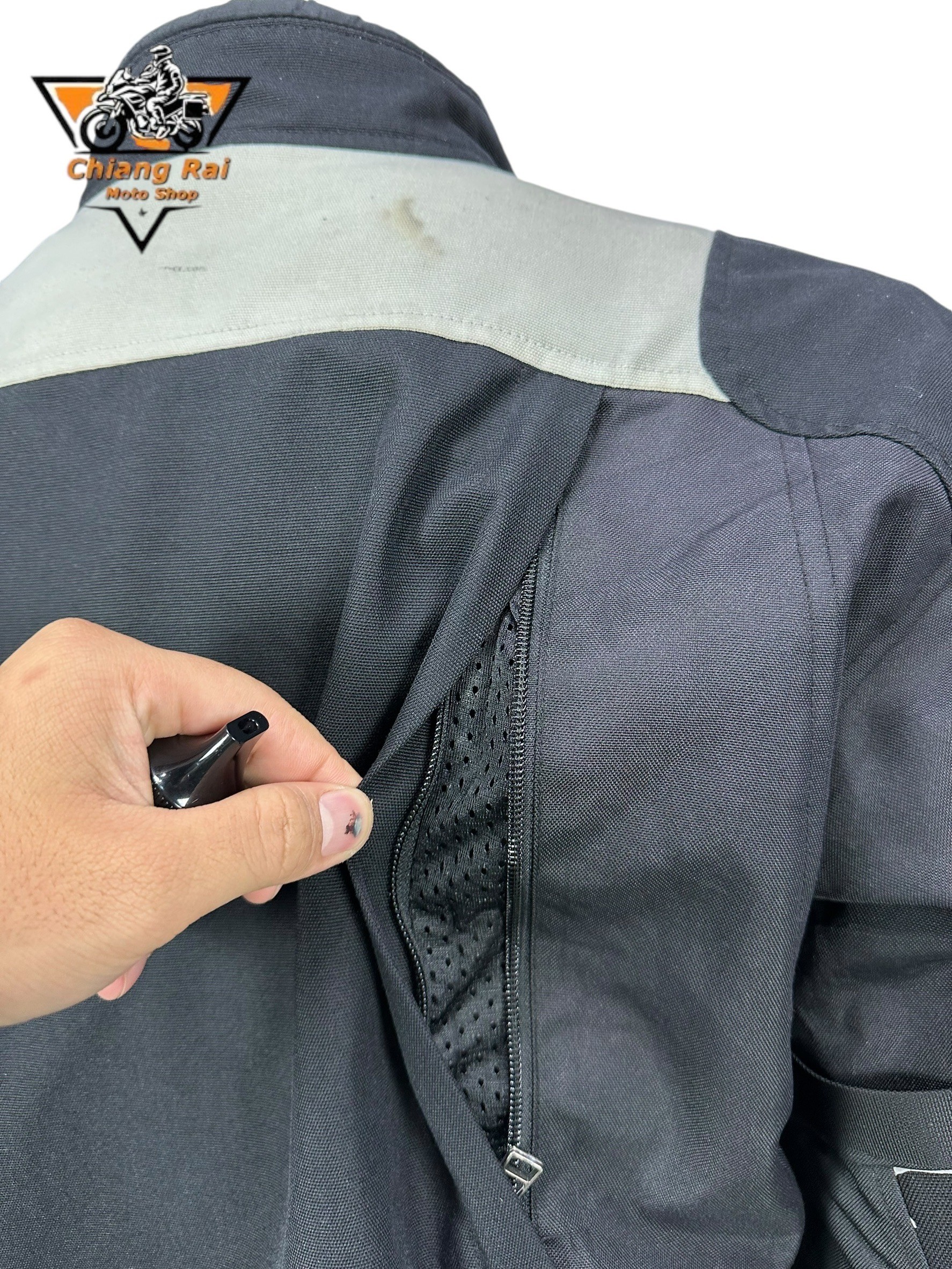 เสื้อขี่มอเตอร์ไซด์( มือสอง) RCTA 652: อก 52" ยาว 30"(XL) **REV'IT!**