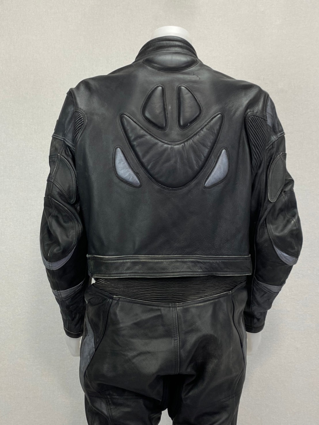 ประเภททรงชุด : Racing suit RCSS 020 (ชุดเลื้อ+กางเกง) : ยี้ห้อ....DYNAMIC