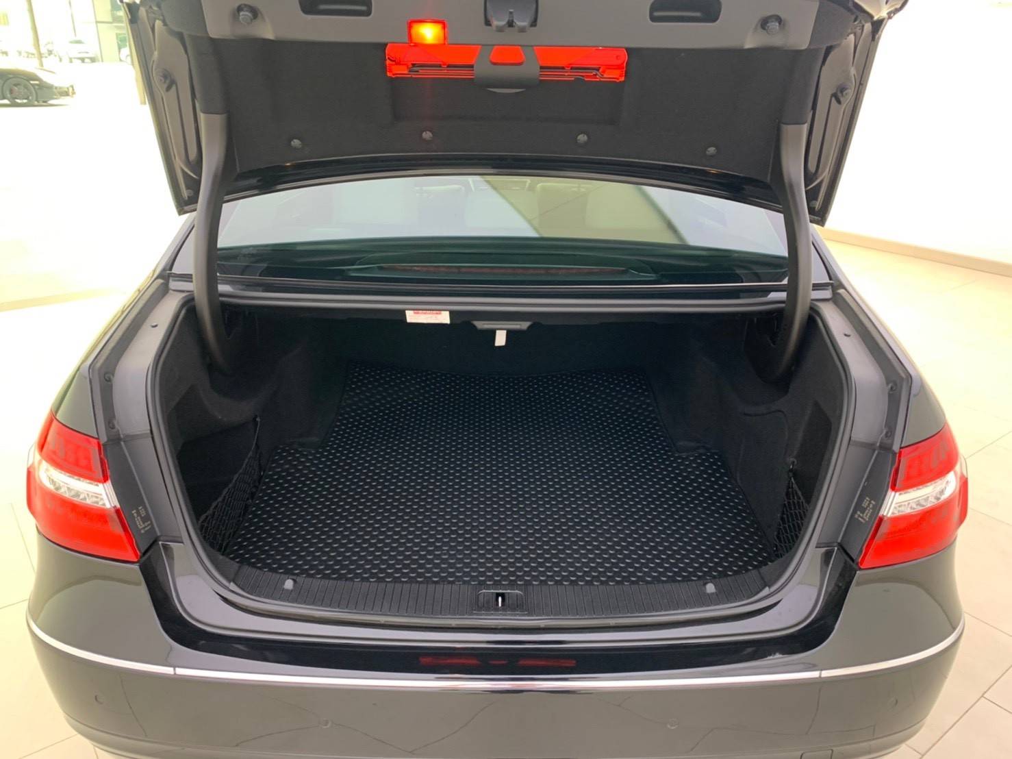 Mercedes Benz E300 3.0 Avantgarde Sport Sedan A/T W212 ปี 2010