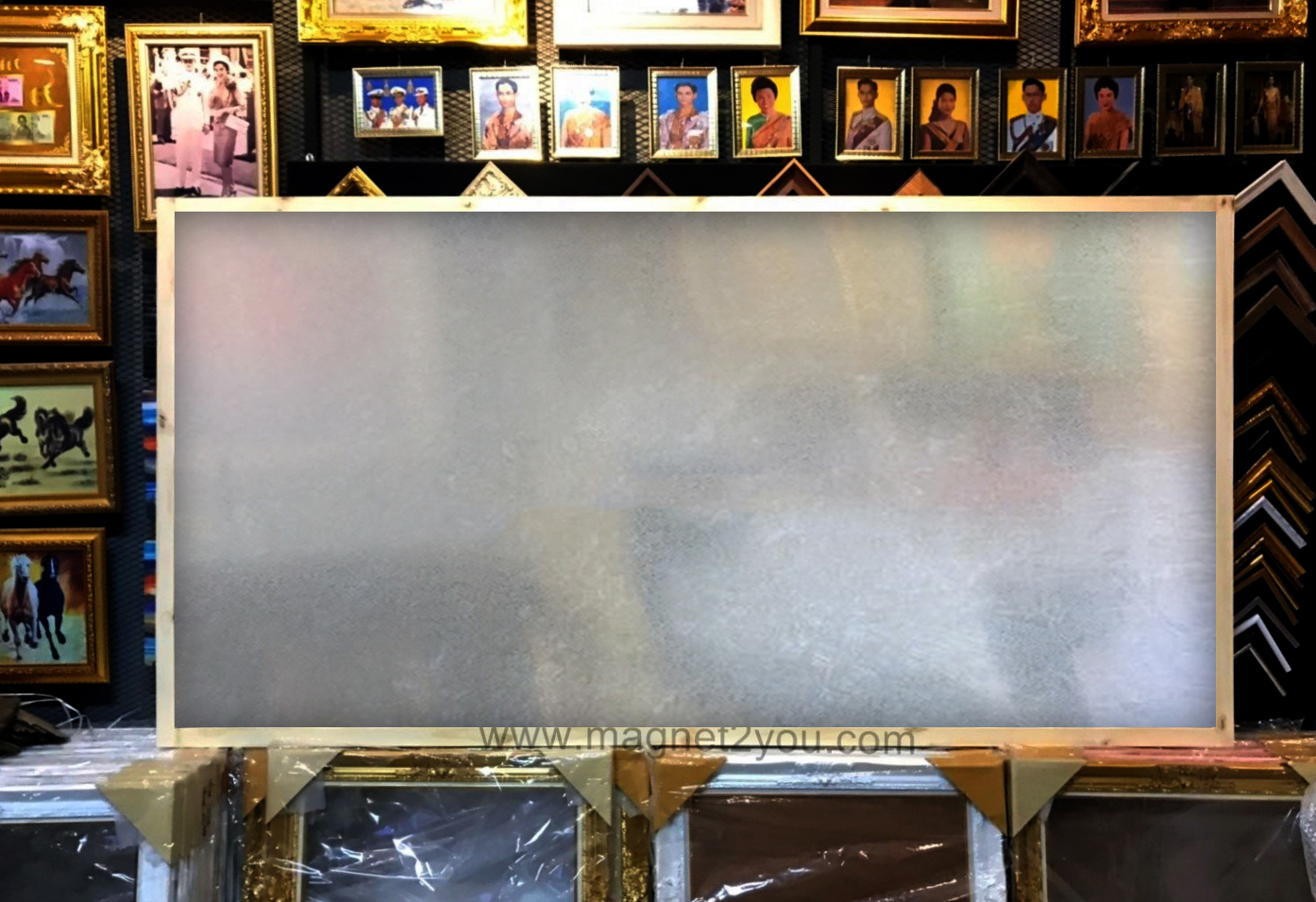 กระดานบรอนซ์ 120x240 ติดผนัง (โครง 4 MM) กรอบไม้สนเลือกสีได้