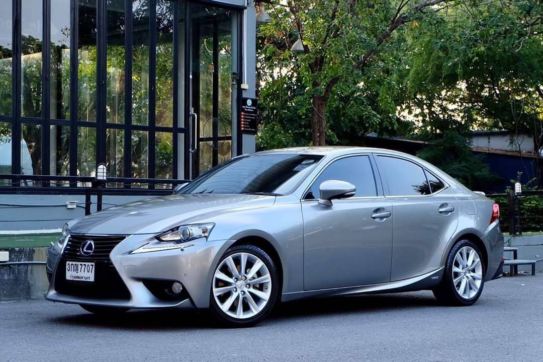 Lexus IS300h รถศูนย์ ปี 2014