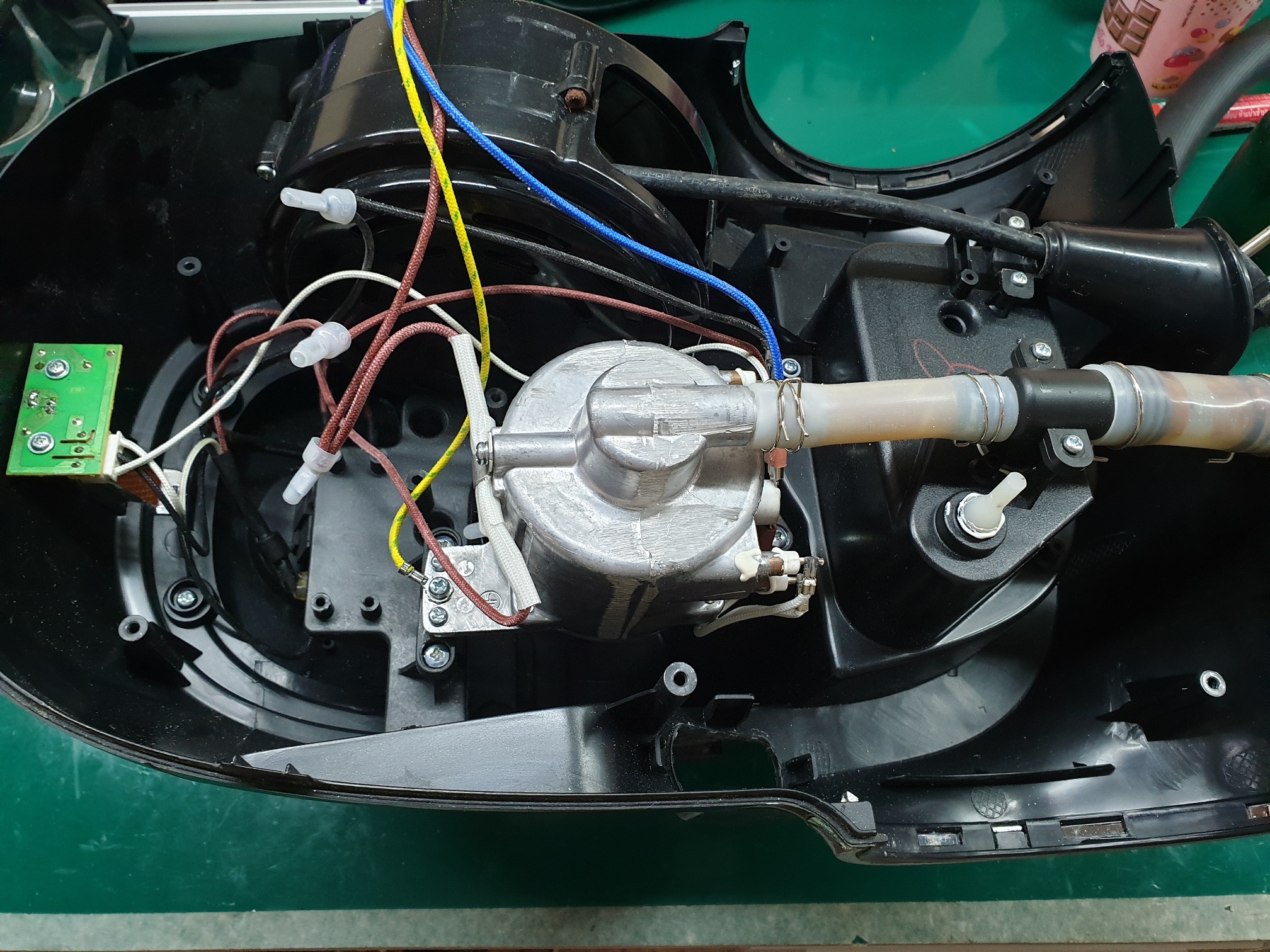 ซ่อมเตารีดไอน้ำ ยี่ห้อ @HOME รุ่น HO0212 อาการไอน้ำไม่ออก