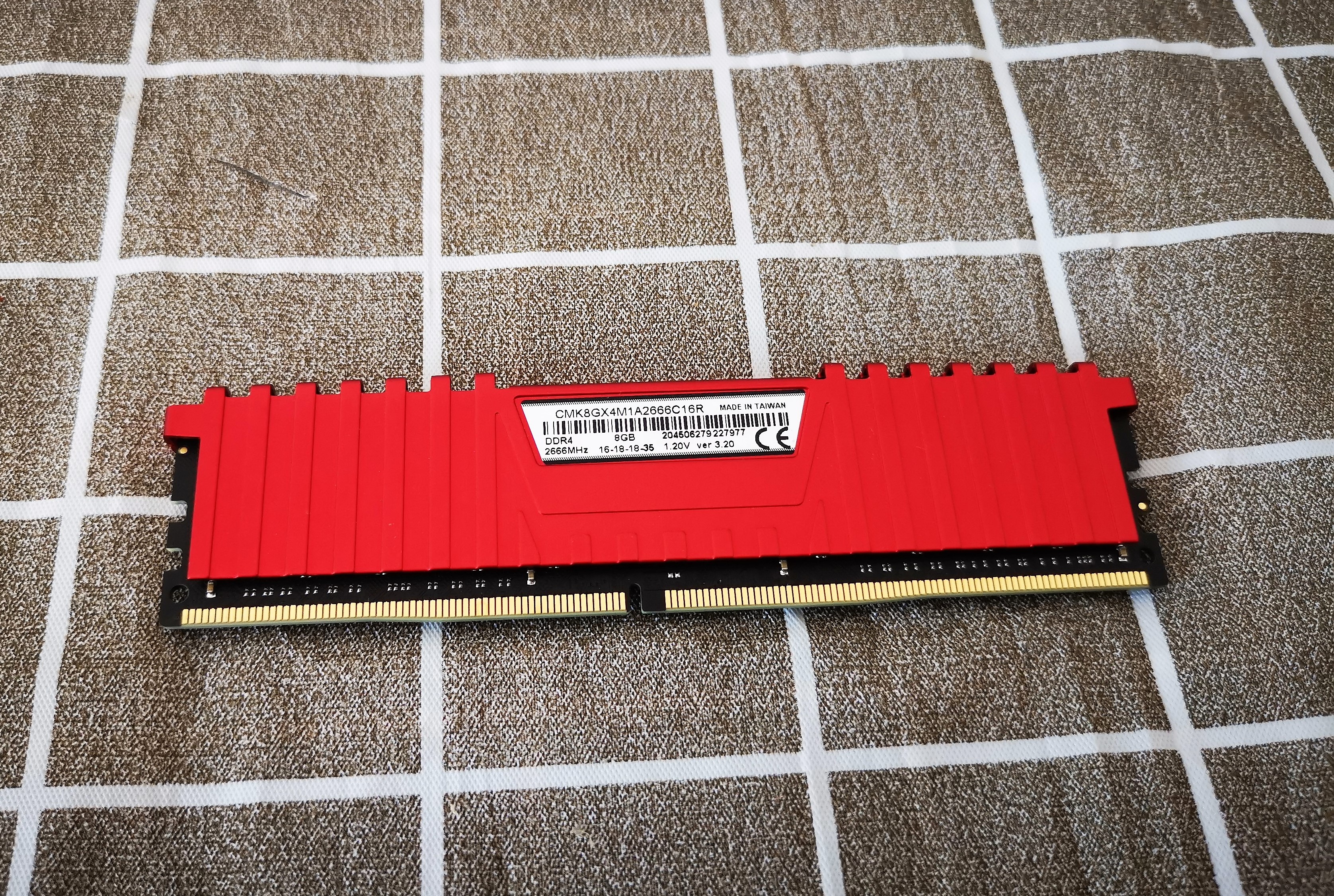 Ram Corsiar Vengeance LPX DDR4 8G/2666 (ดำ, แดง)
