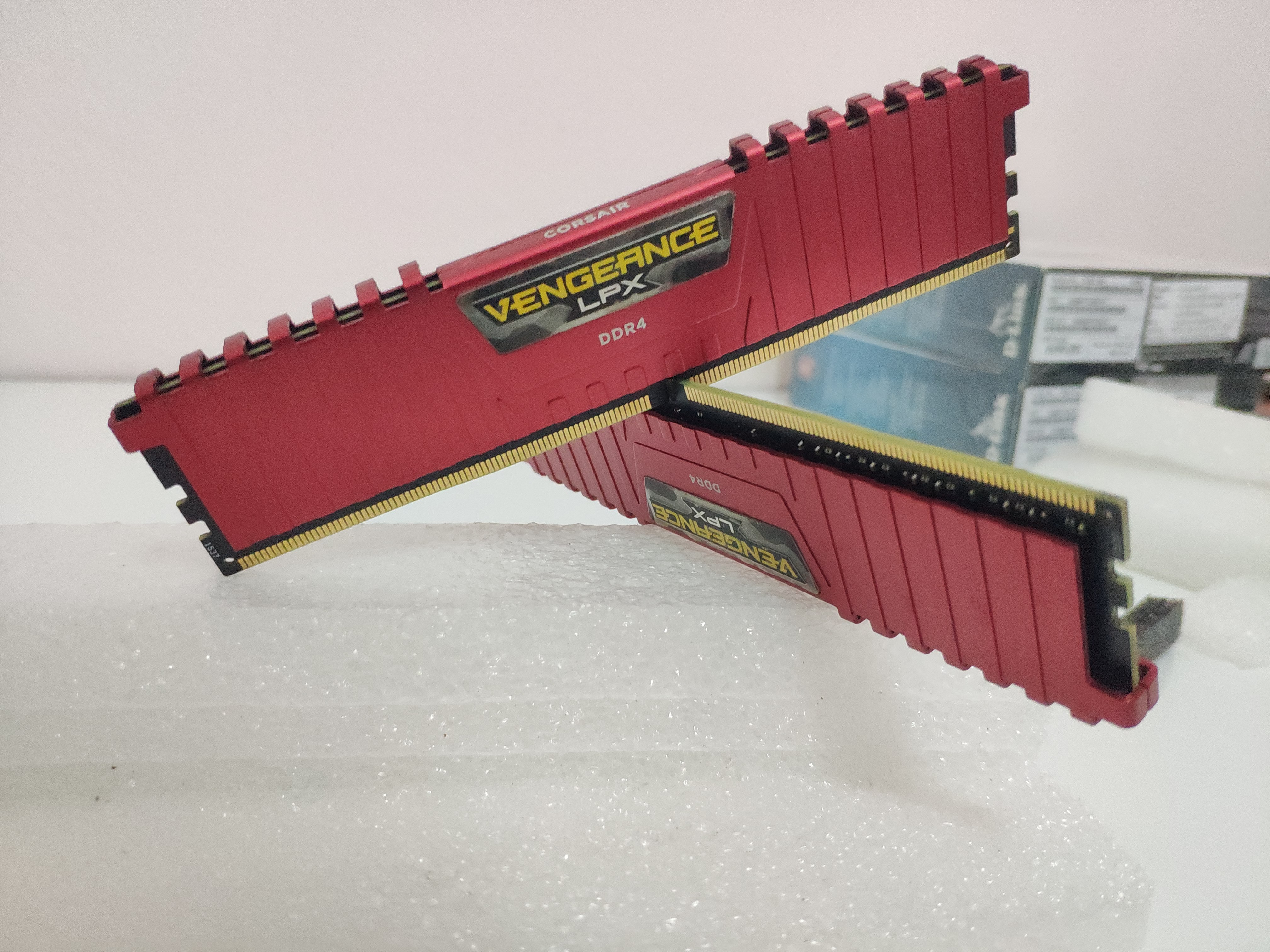 Ram Corsair ddr4 8gb(4*2) Bus2400mhz