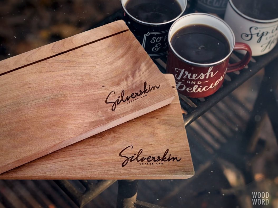 ถาดไม้ เลเซอร์ชื่อ พร้อมช่องเสียบเมนู