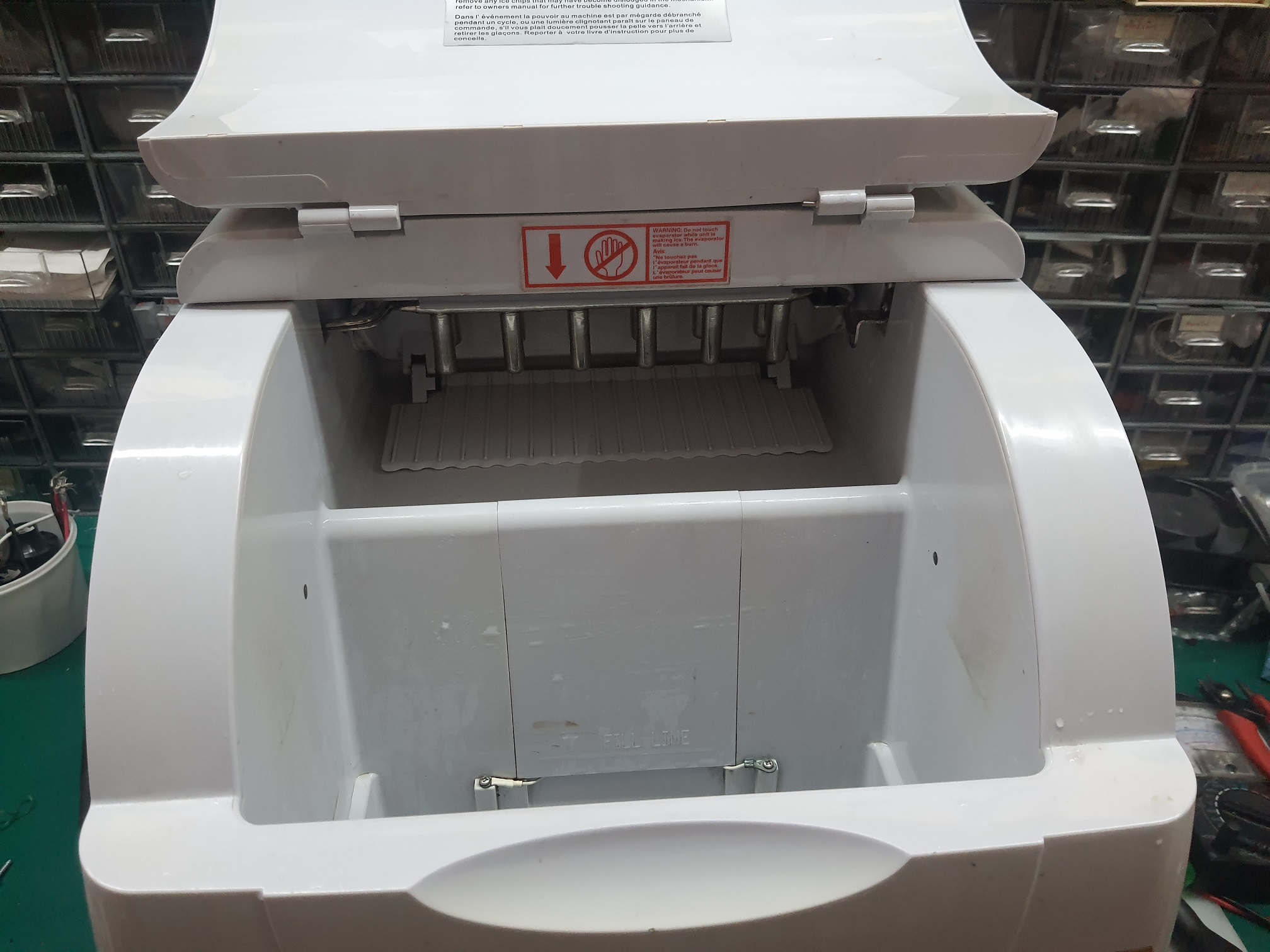 ซ่อมเครื่องทำน้ำแข็ง ยี่ห้อ RESTER รุ่น ZB-15AW อาการเปิดไม่ติดเครื่องไม่ทำงาน