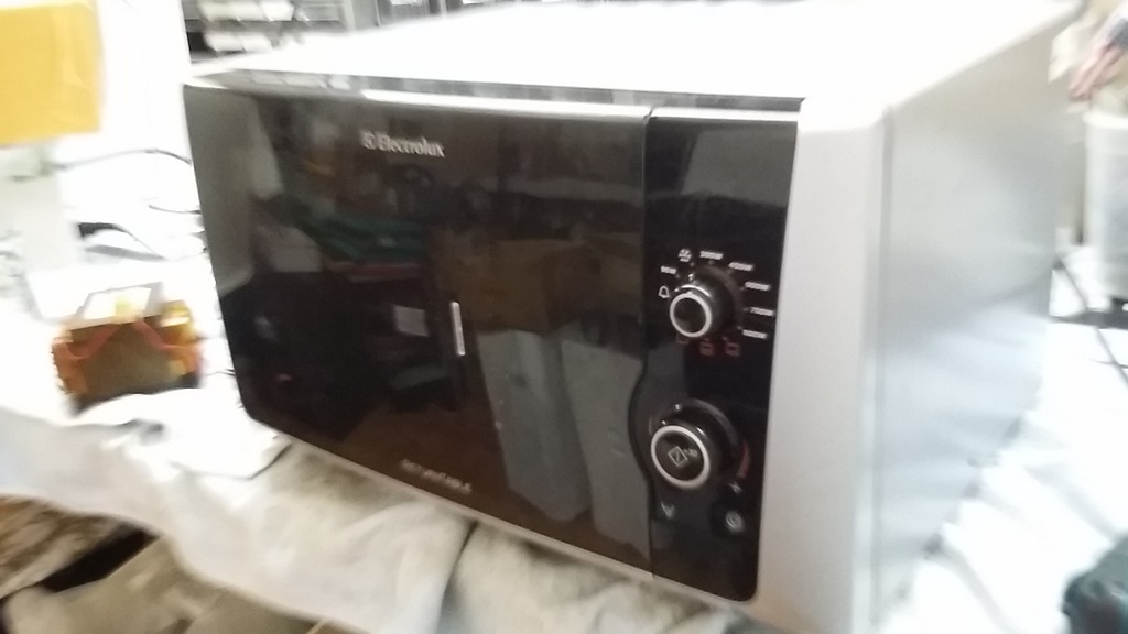 ซ่อมไมโครเวฟ ยี่ห้อ Electrolux รุ่น EMS2347S อาการเปิดไม่ติด