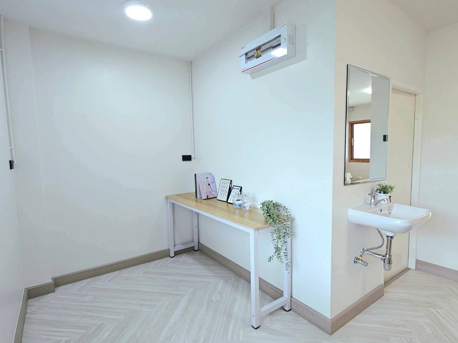 ให้เช่า ทาวน์เฮ้าส์ 3 ชั้นรีโนเวทใหม่ทั้งหลัง อยู่ใกล้ mrtแยกนนทบุรี1 และ mrtบางกระสอ แค่ 1 กม. เท่านั้น!!!