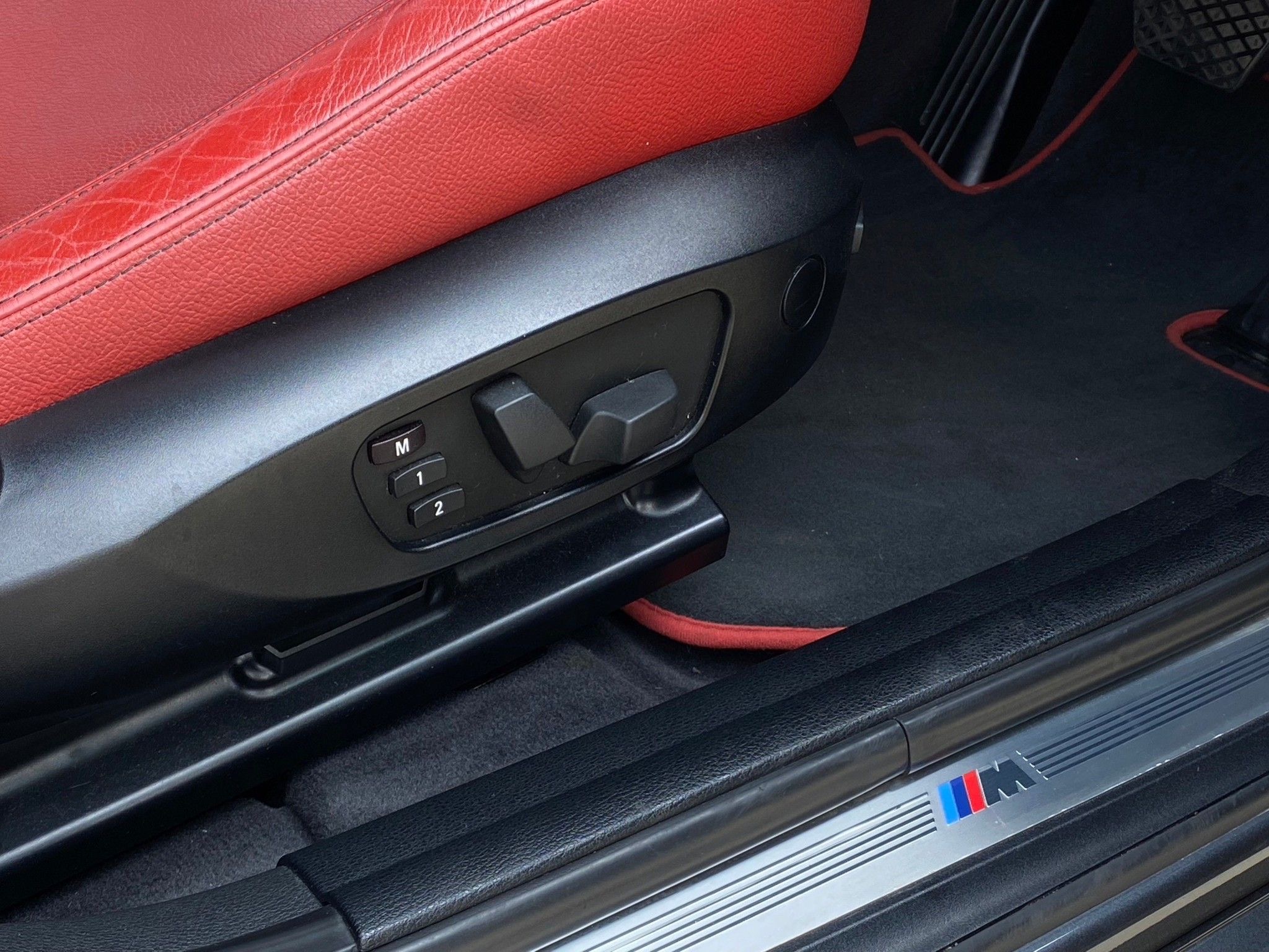 Bmw X1 sDrive18i M Sport ปี 2015 สี เทา