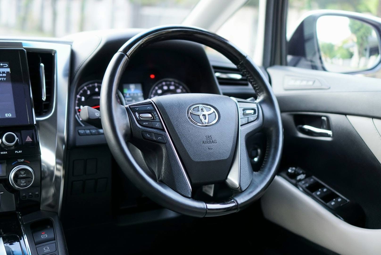 Toyota Alphard Sc ปี 2016
