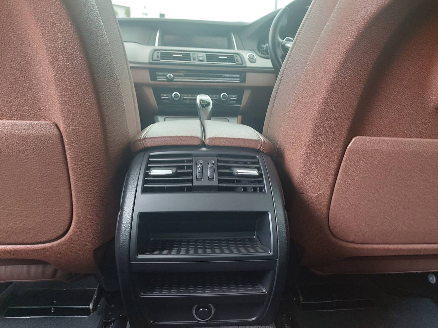 BMW 525d F10 2.0 LCI M-SPORT เครื่องยนต์ดีเซล ปี2015