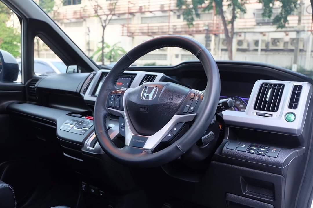 Honda Stepwgn Spada ปี 2013