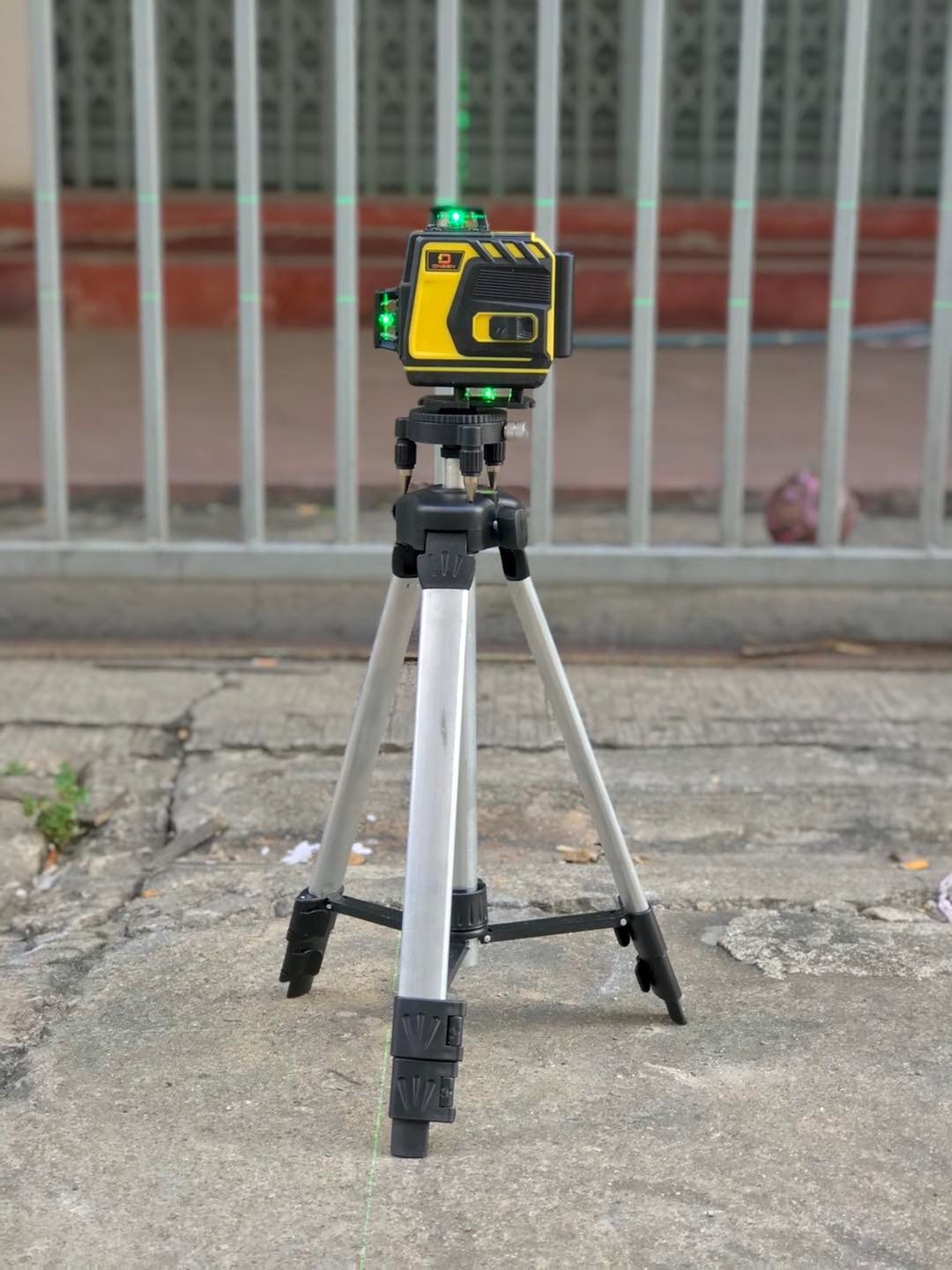 เลเซอร์วัดระดับ 16 เส้น ยี่ห้อ Onsen ให้ถ่าน 2 ก้อน