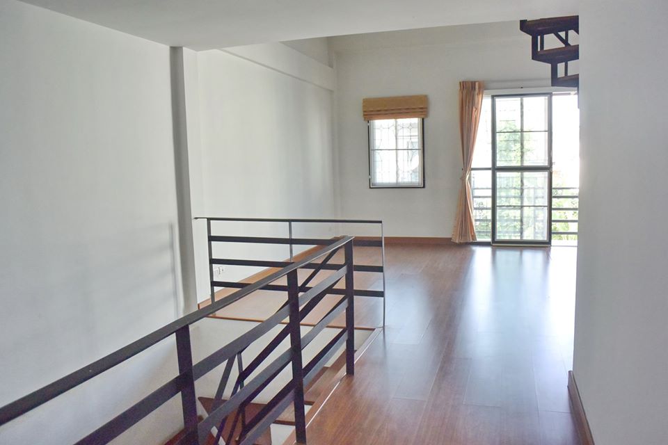 ให้เช่า Townhome 3ชั้นครึ่ง หลังมุม ติด เซ็นทรัลแจ้งฯ