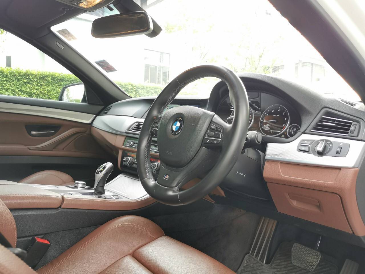 BMW 528I M-SPORT สีขาว ปี 2012