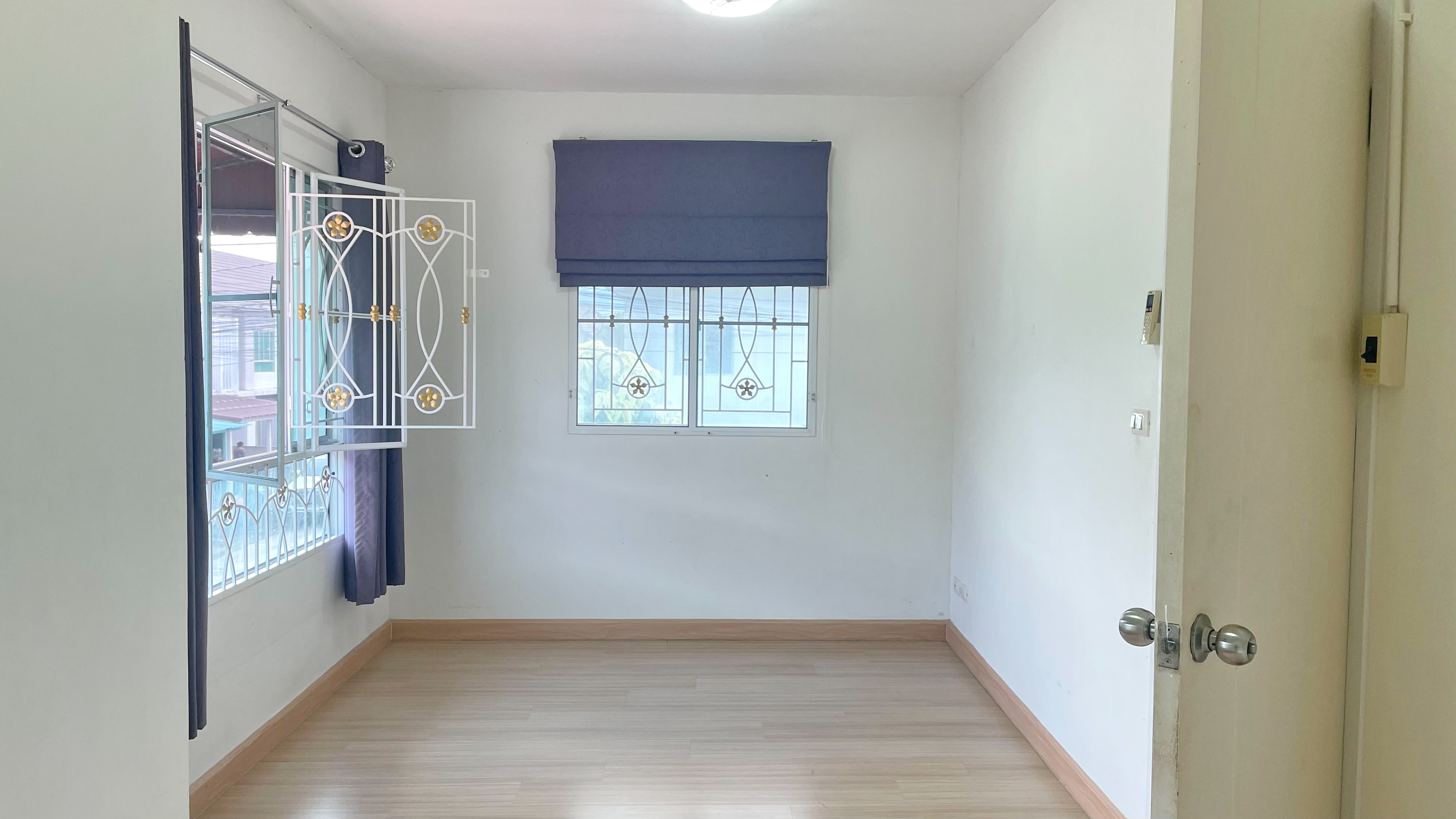 ให้เช่า ทาว์นเฮาส์หลังมุม มีฟื้นที่ด้านข้าง ใกล้ วัดลาดปลาดุก