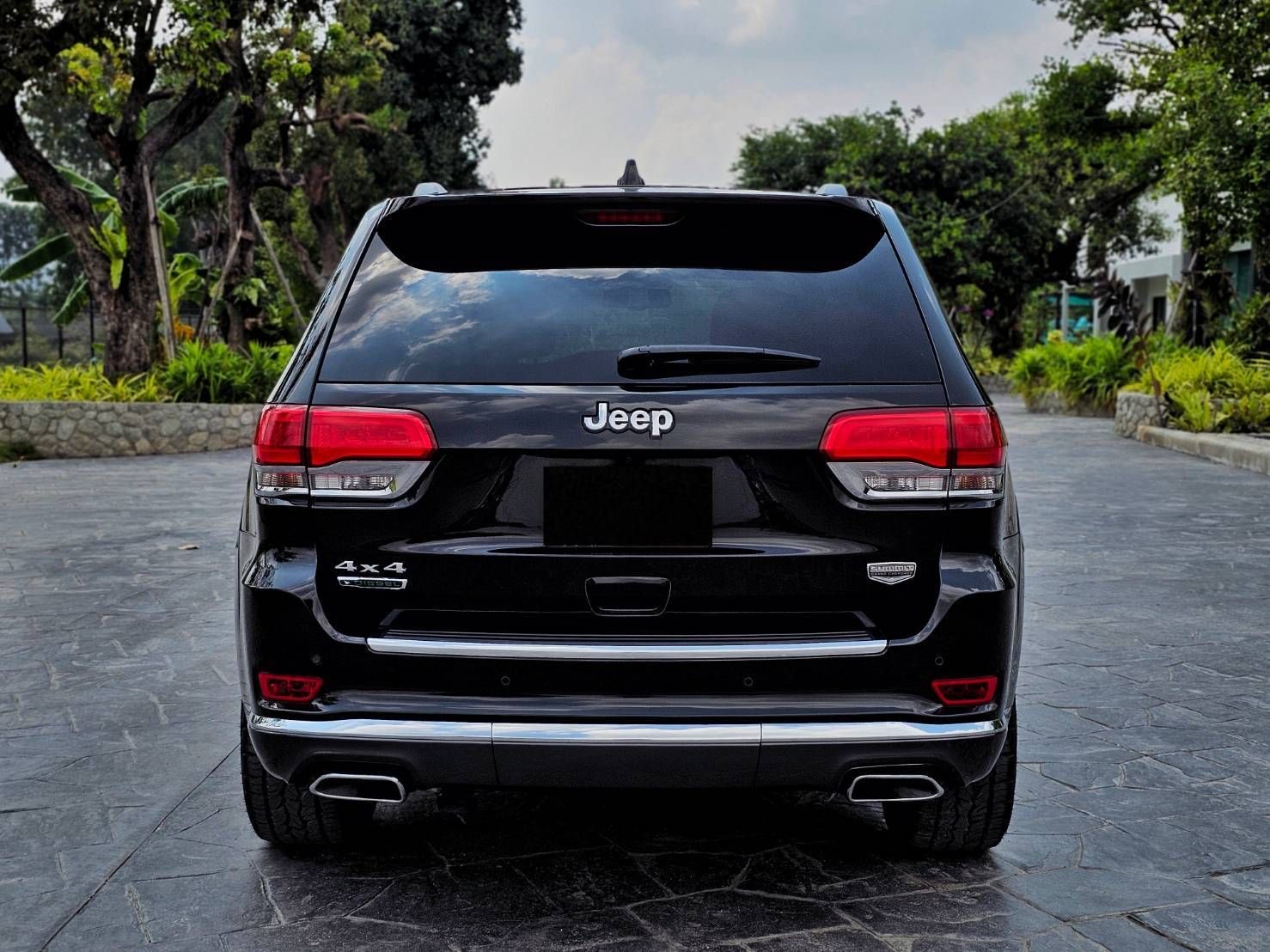 Jeep Grand Cherokee Summit ปี 2015