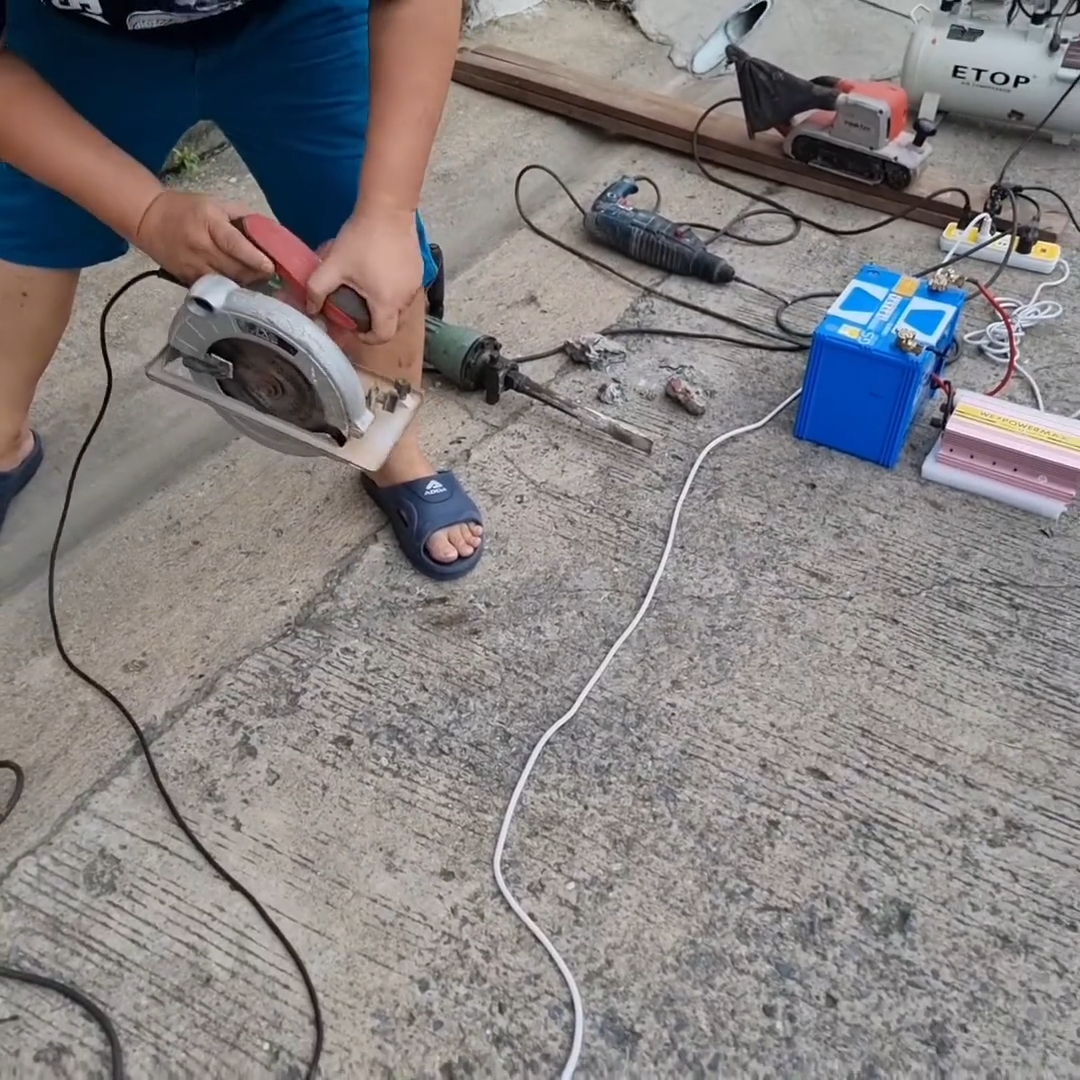 อินเวอร์เตอร์ แปลงไฟ 12V เป็น 220V ขนาด 3,000 วัตต์ ยี่ห้อ WE POWER MAX