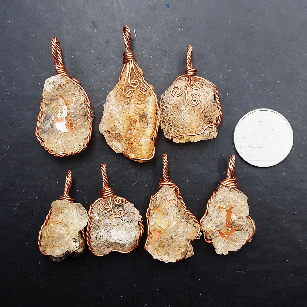 เหมาจี้โอปอลธรรมชาติ 7 ชิ้น สระบุรี (Opal) คนไทยเรียกเพชรน้ำค้าง น้ำหนักรวม 38 กรัม ความยาว 3-3.4 ซม.
