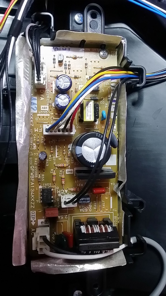 ซ่อมเครื่องฟอกอากาศ ยี่ห้อ SHARP รุ่น KC-D70-W อาการซ๊อตเนื่องจากเสียบไฟ 220V