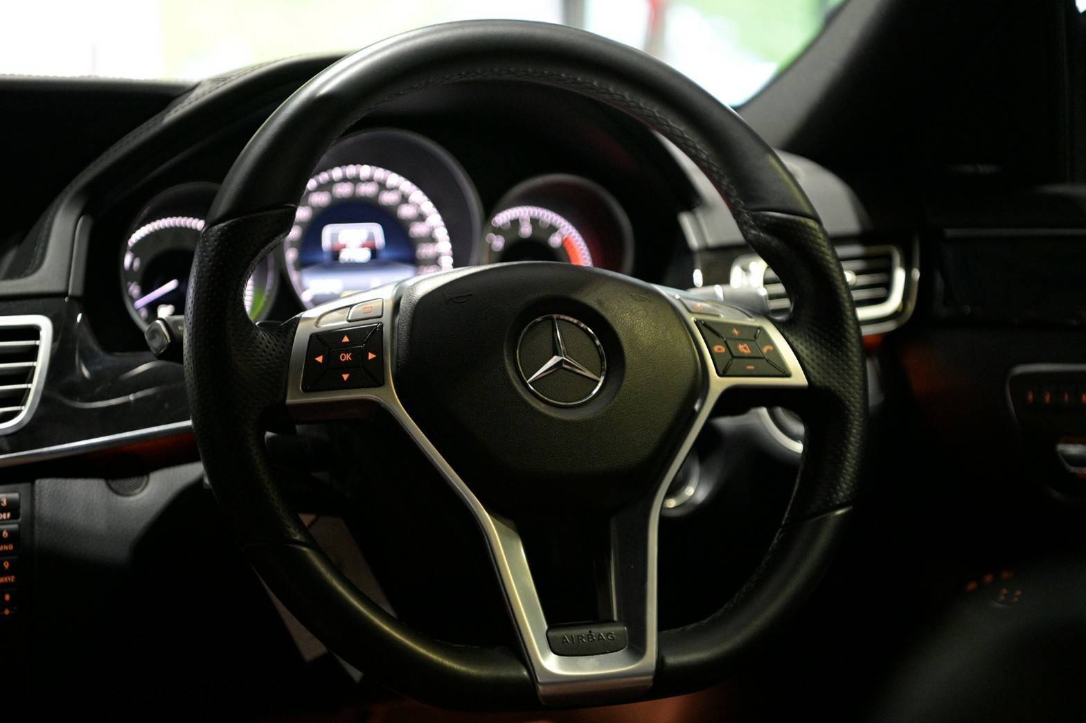 Mercedes-Benz E300 Blutec Hybrid AMG ปี2014