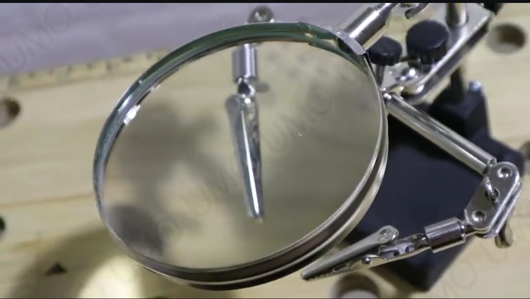 MARCH ฐานบัดกรีพร้อมแว่นขยาย