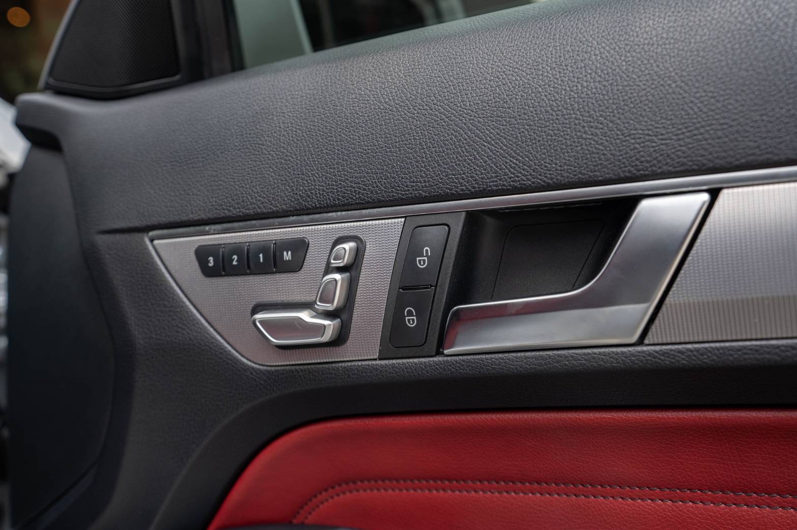 Mercedes Benz E200 Coupe AMG สีบรอนซ์ W207 facelift ปี 2015