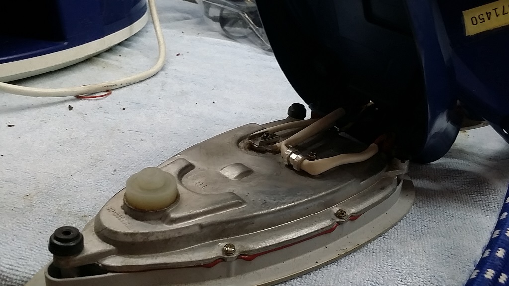 ซ่อมเตารีดไอน้ำ ยี่ห้อ PHILIPS รุ่น GC7703 อาการไม่ร้อน