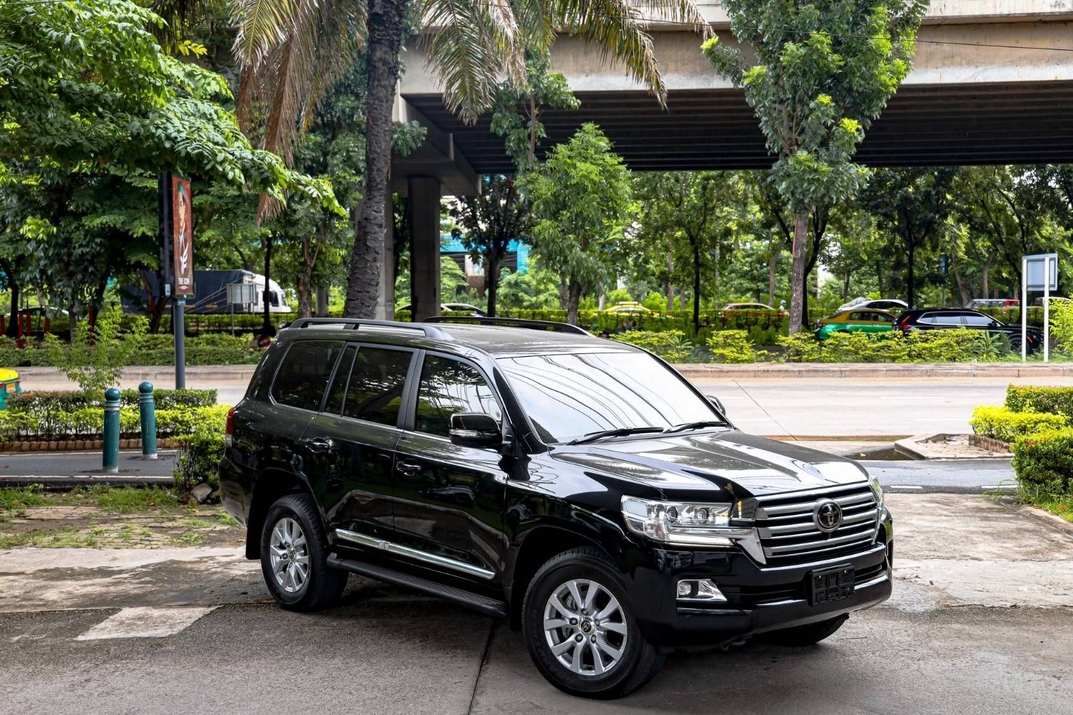 TOYOTA LAND CRUISER SAHARA VX200 ปี 2020