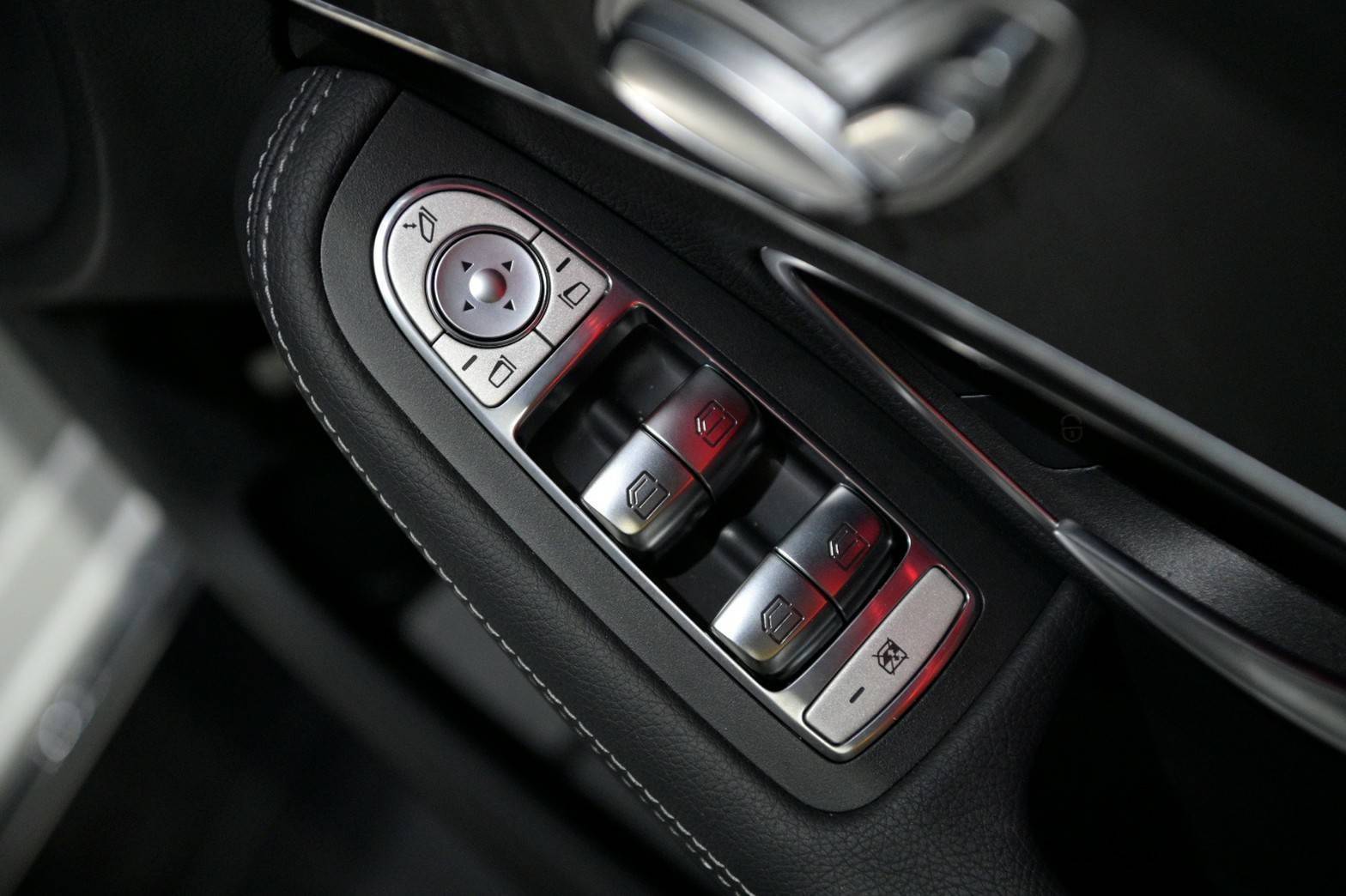 Mercedes-Benz C300e Avantgrade ปี 2020