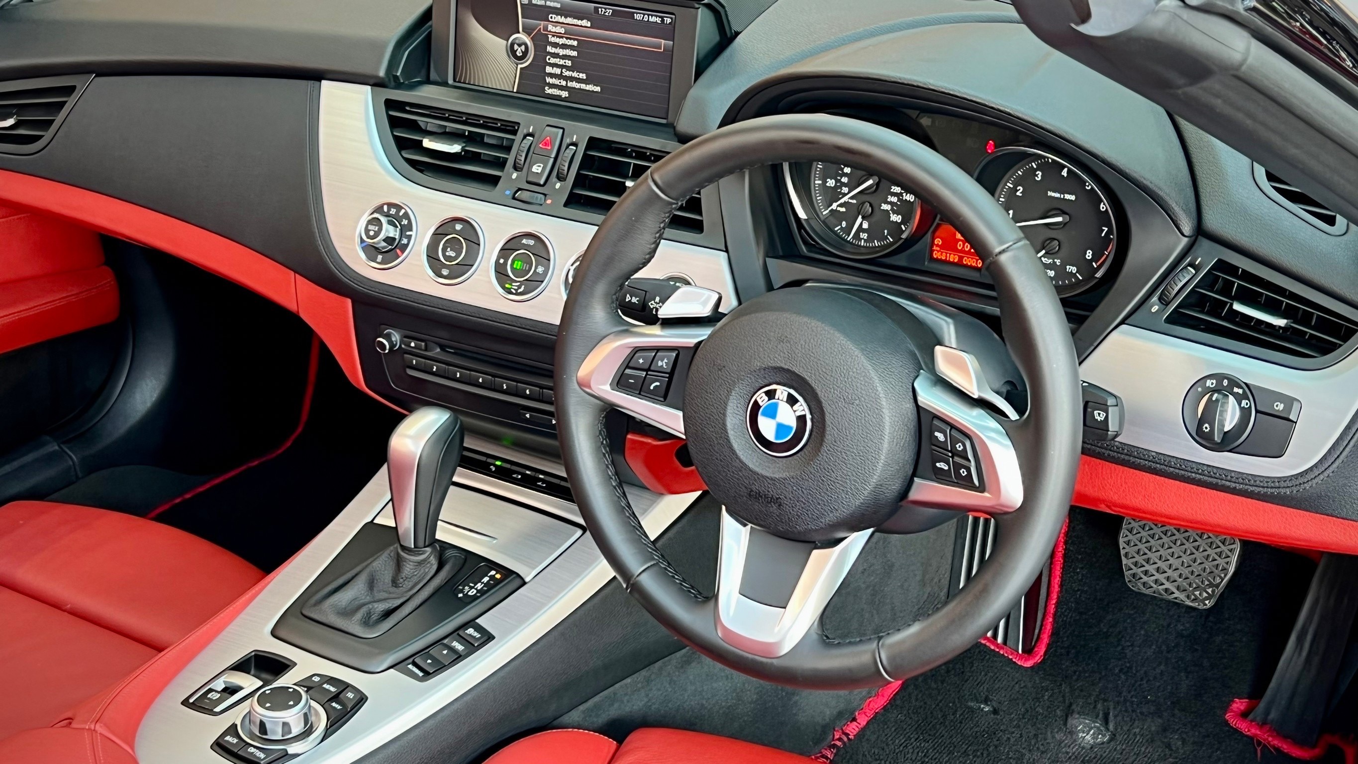 BMW Z4 Roadster sDrive 2.3i ปี 2011