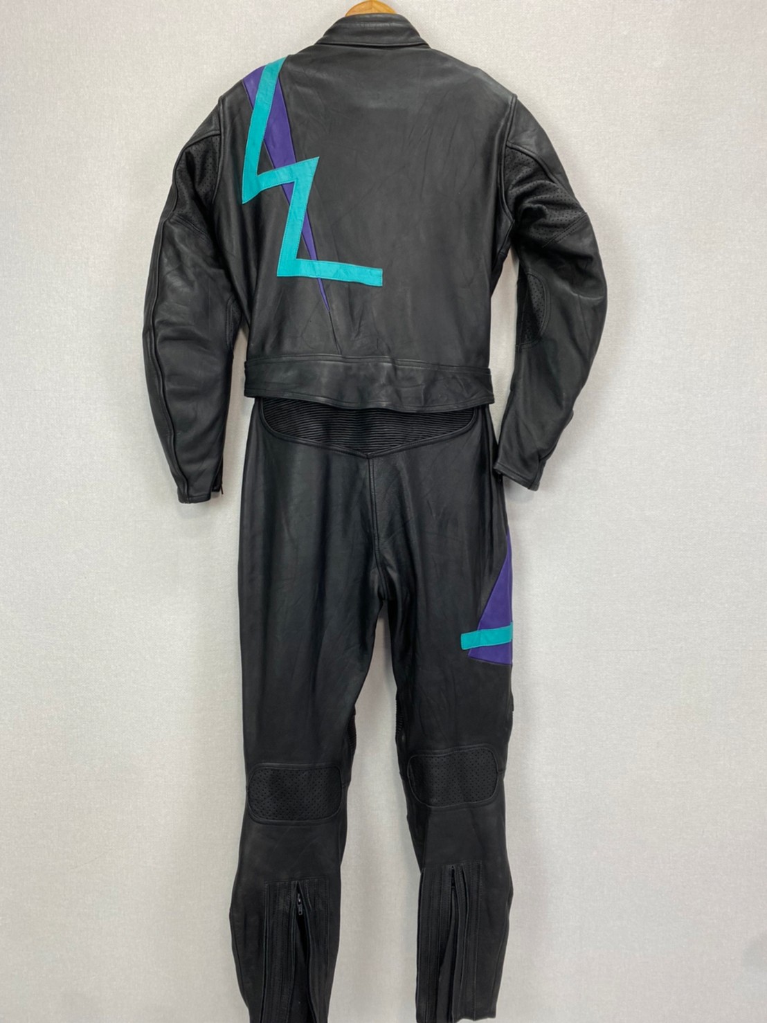 ประเภททรงชุด : Racing suit RCSS 019 Set(ชุดเลื้อ+กางเกง) : ยี้ห้อ....MOTOBODY