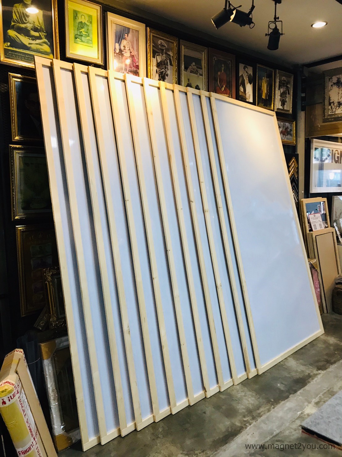 กระดานไวท์บอร์ด 120x240 ติดผนัง (โครง4 MM) กรอบไม้สนเลือกสีได้