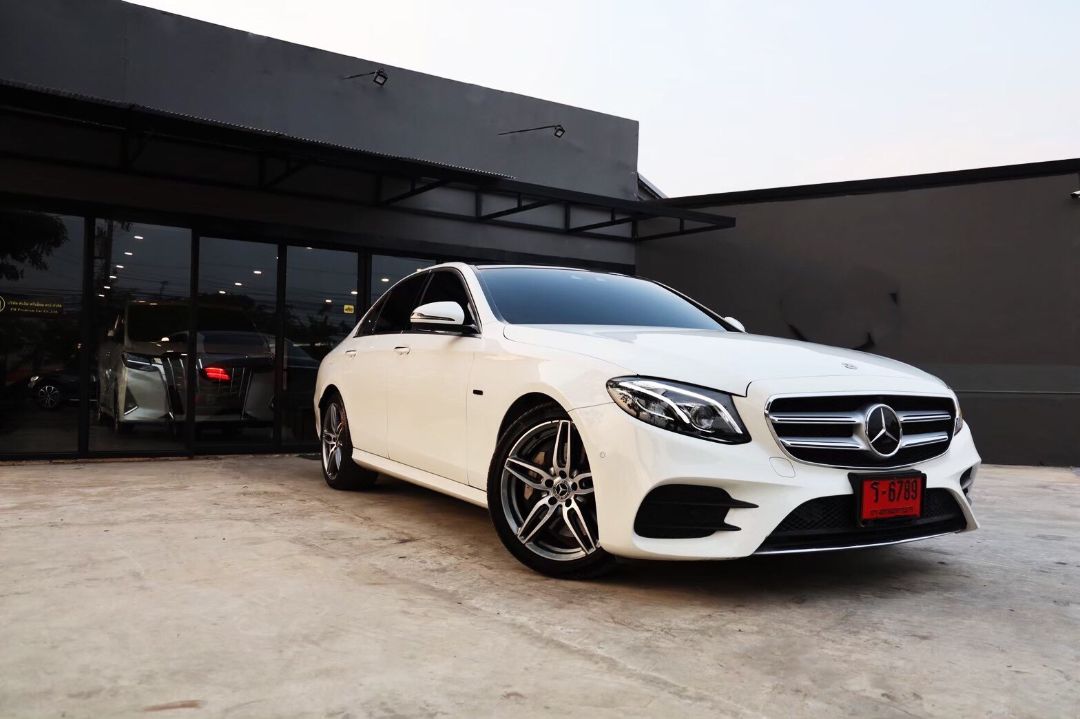 Mercedes-Benz E300e AMG Dynamic ป้ายแดง ปี 2021