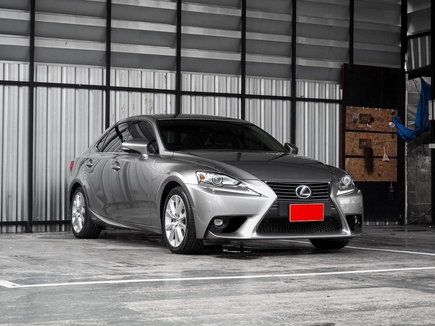 Lexus IS300h ปี 2016
