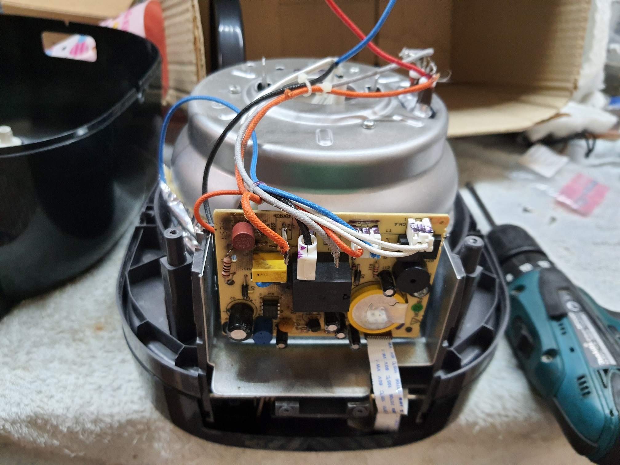 ซ่อมหม้อหุงข้าว ยี่ห้อ SHARP รุ่น KS-C5H-B อาการซ๊อตเพราะเสียบไฟผิด