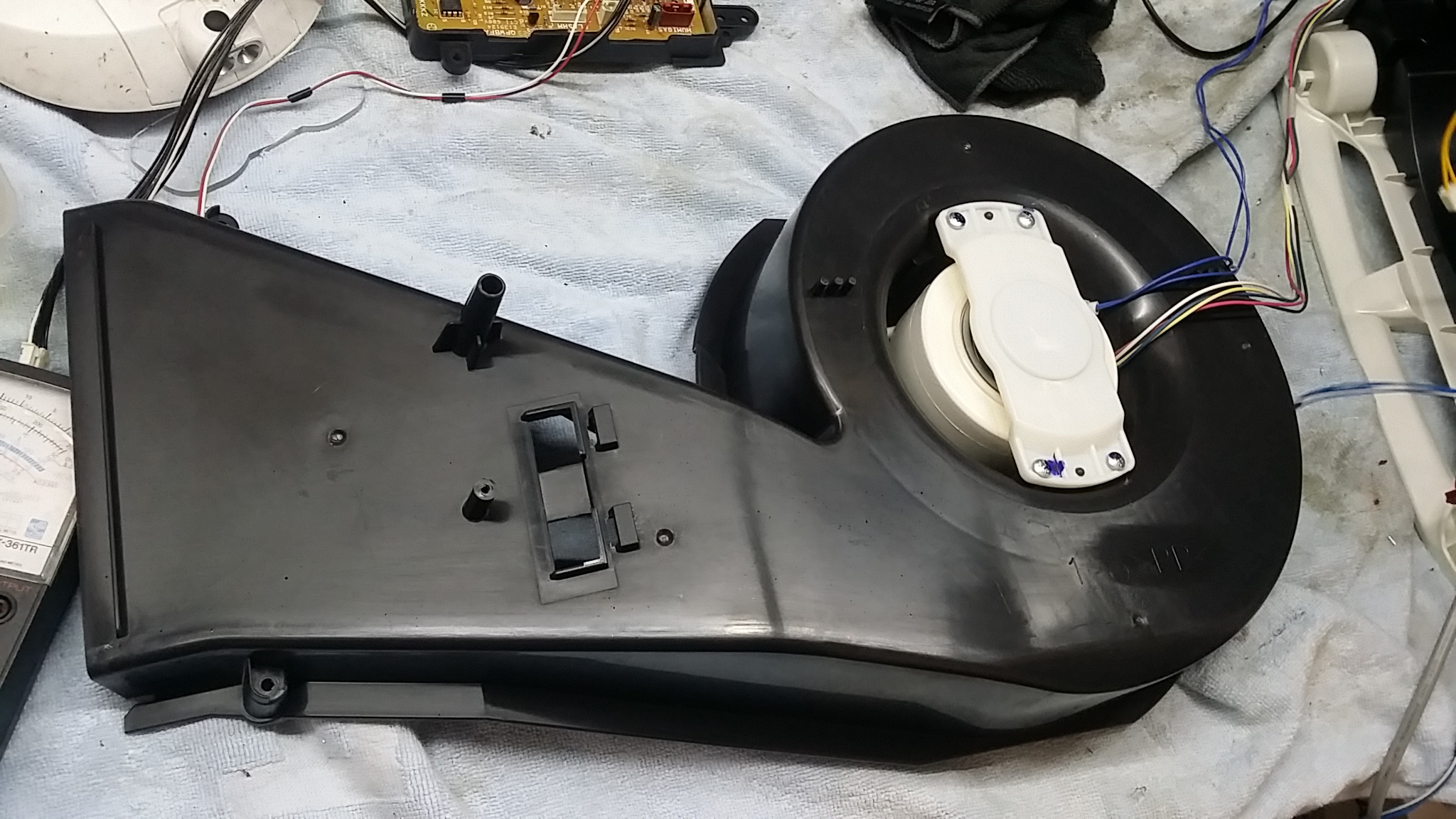 ซ่อมเครื่องฟอกอากาศ ยี่ห้อ SHARP รุ่น KC-A40TA-W อาการลมไม่ออก