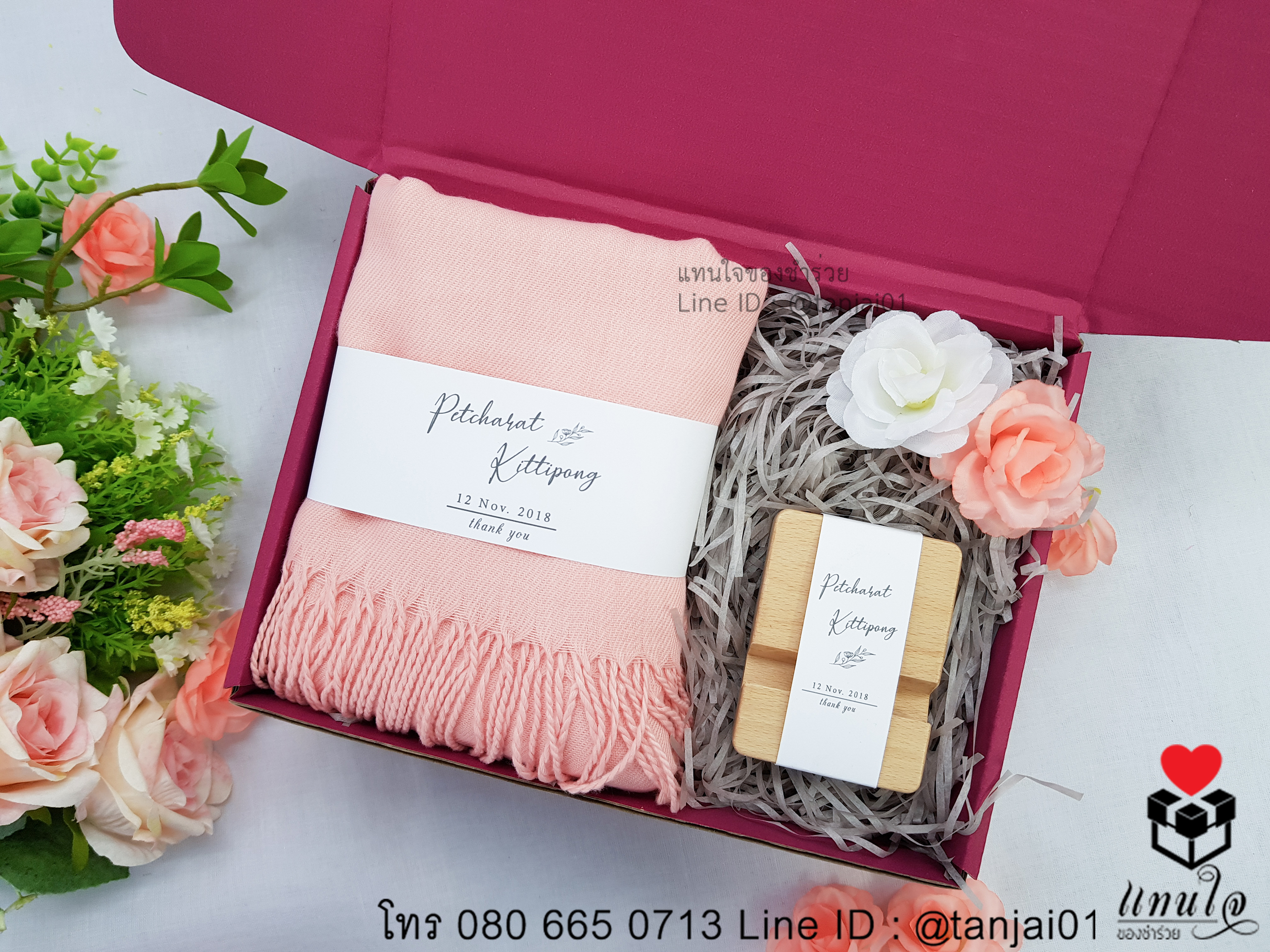 เซ็ตของรับไหว้ 2 ชิ้น ในกล่องหรู ผ้าพันคอแคชเมียร์ ที่วางโรศัพท์ไม้ ที่ตั้งโรศัพท์ ขาตั้งโทรศัพท์ ของรับไหว้เรียบหรู ไอเดียของรับไหว้ใช้งานได้จริง