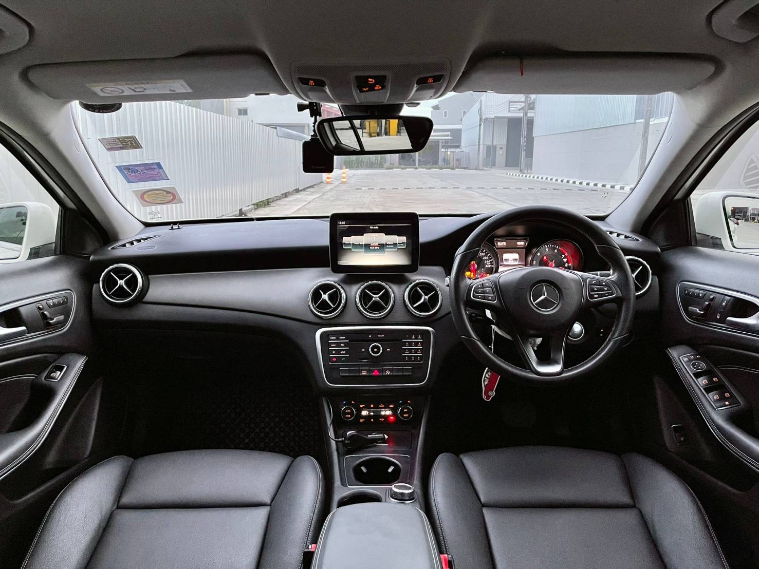 Mercedes Benz GLA200 AMG ปี 2017
