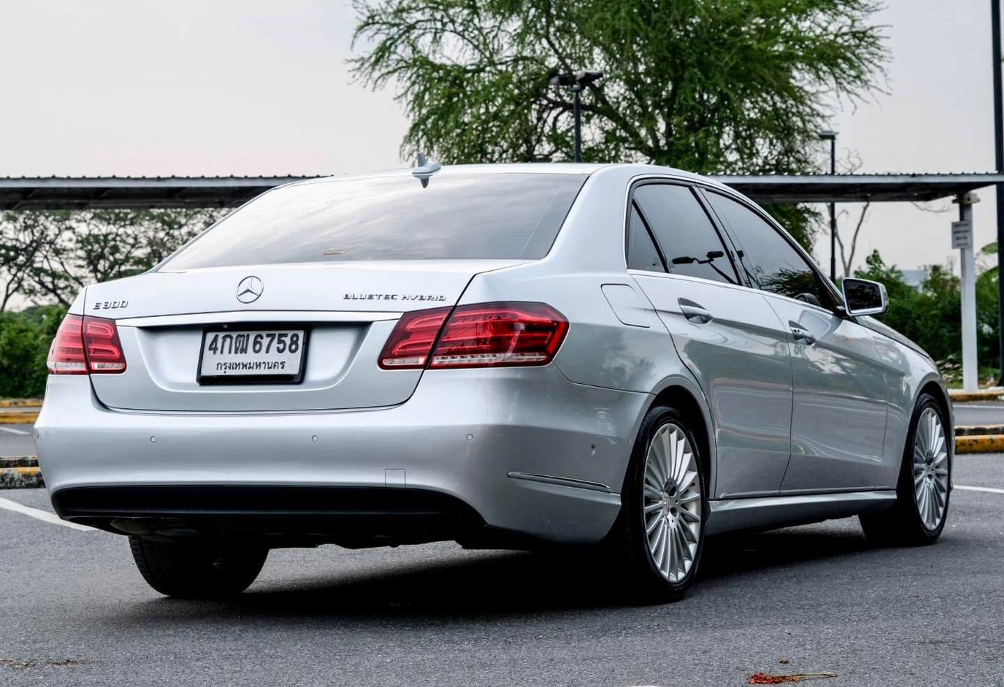 Benz W212 E300 Diesel Bluetec Hybrid Executive Fulloption ปี 2015